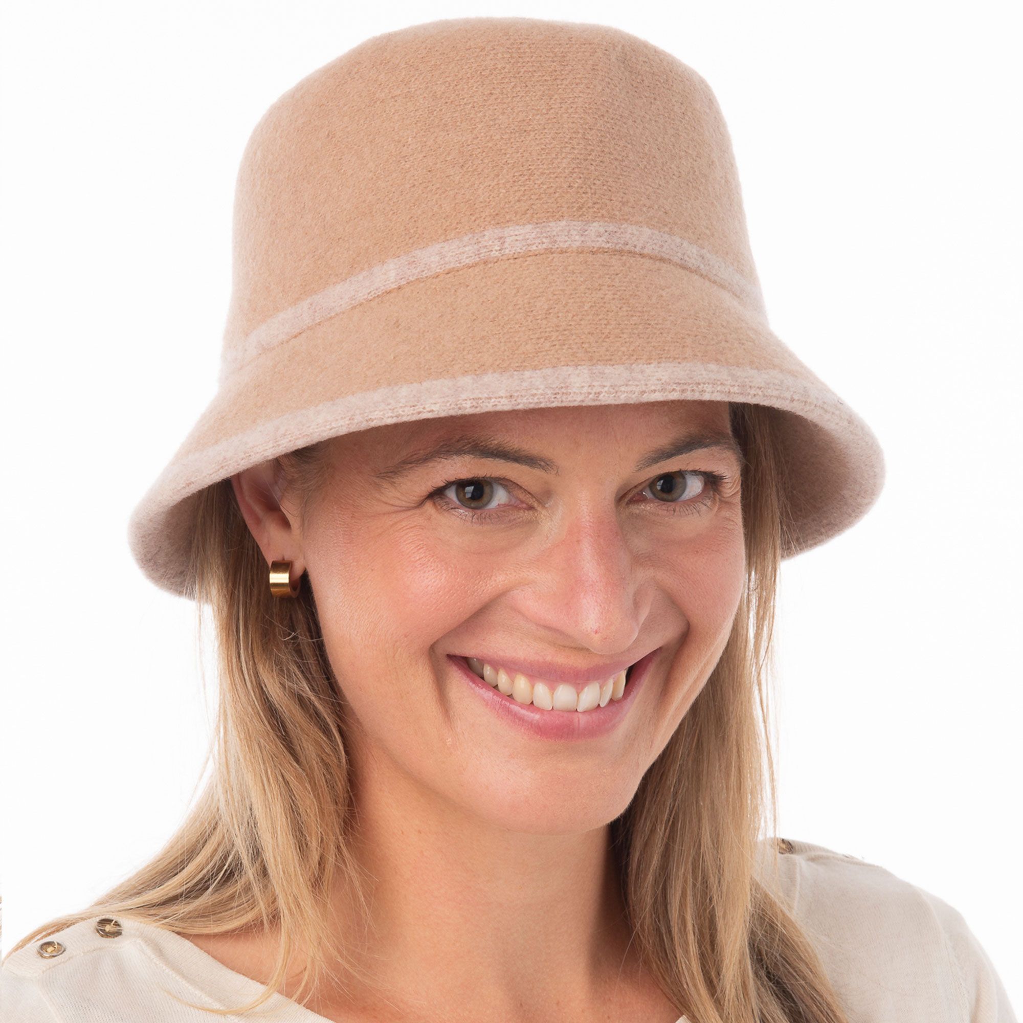 Franchetti Bond
Cappello
a secchiello
con lana