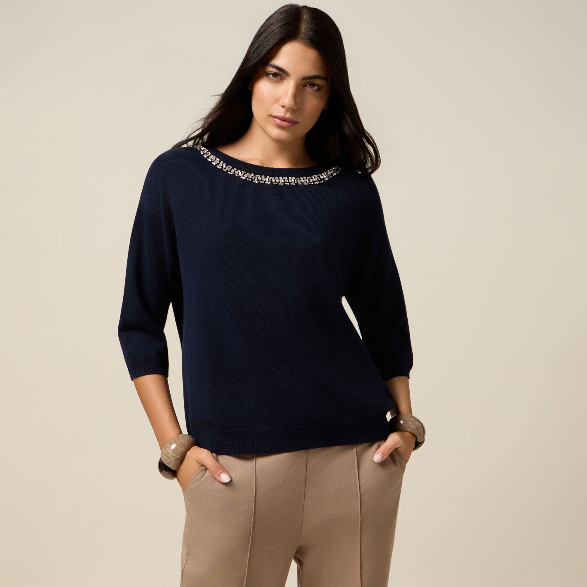 Oltre
Maglia con lana
con applicazioni