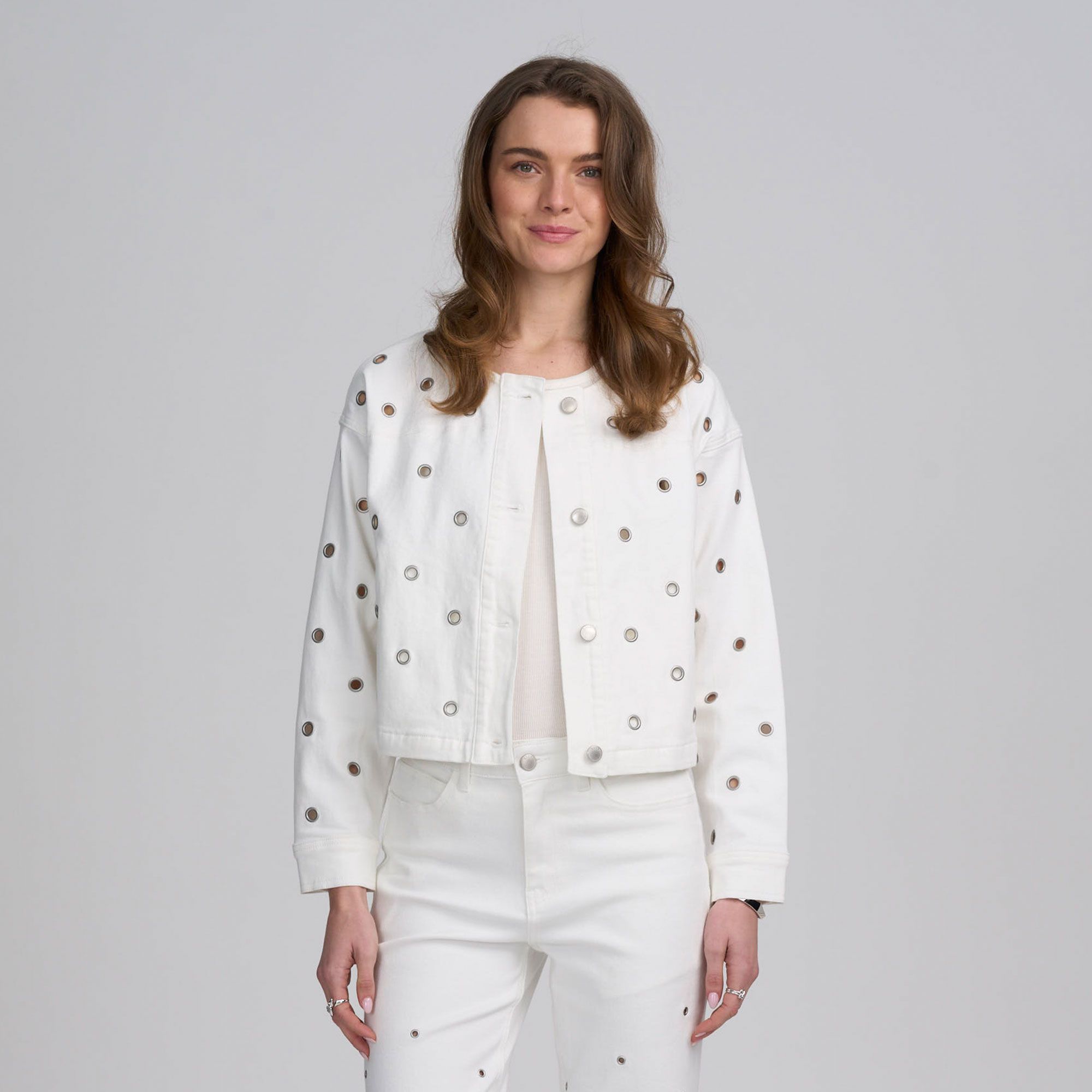 ELLE
Giacca di jeans
corta
con borchiette