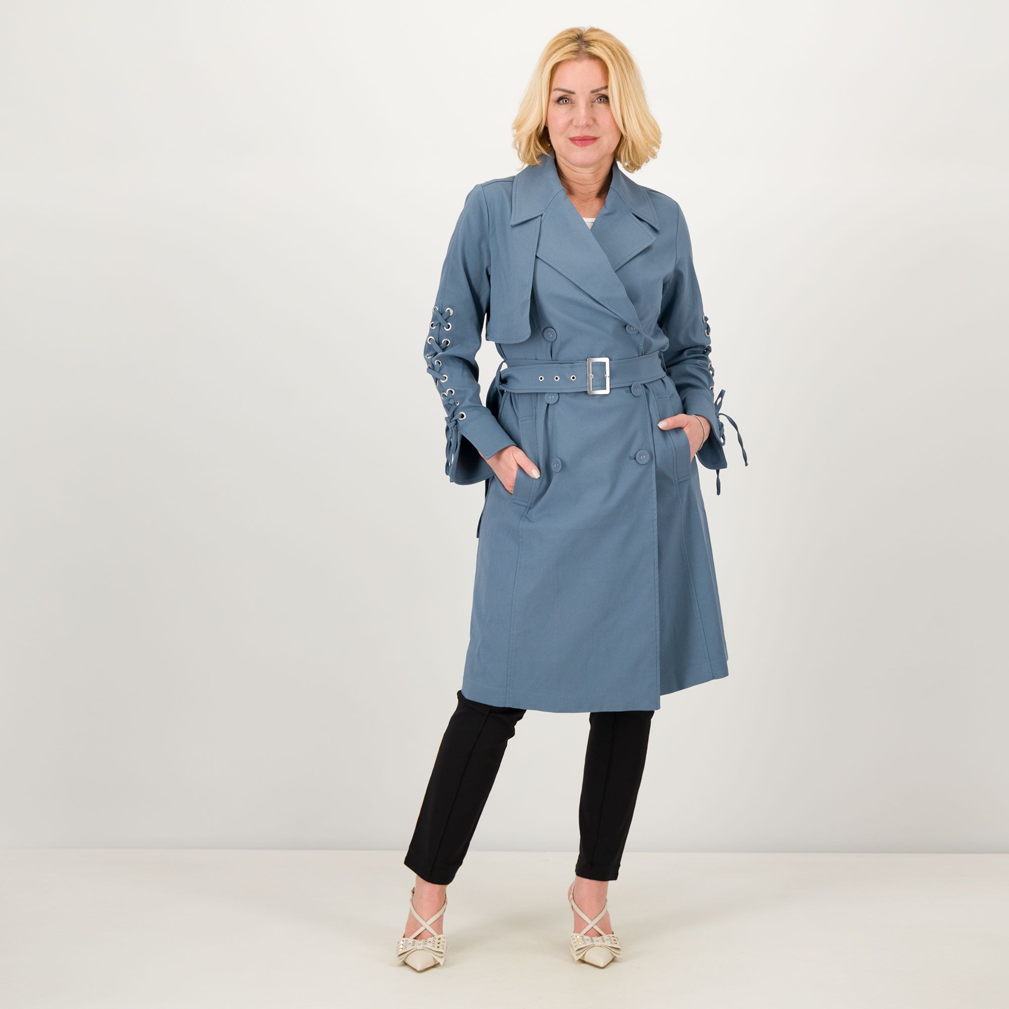 GREY by Jhoan
Sebastian Grey Trench
lungo con nastrini
sulle maniche