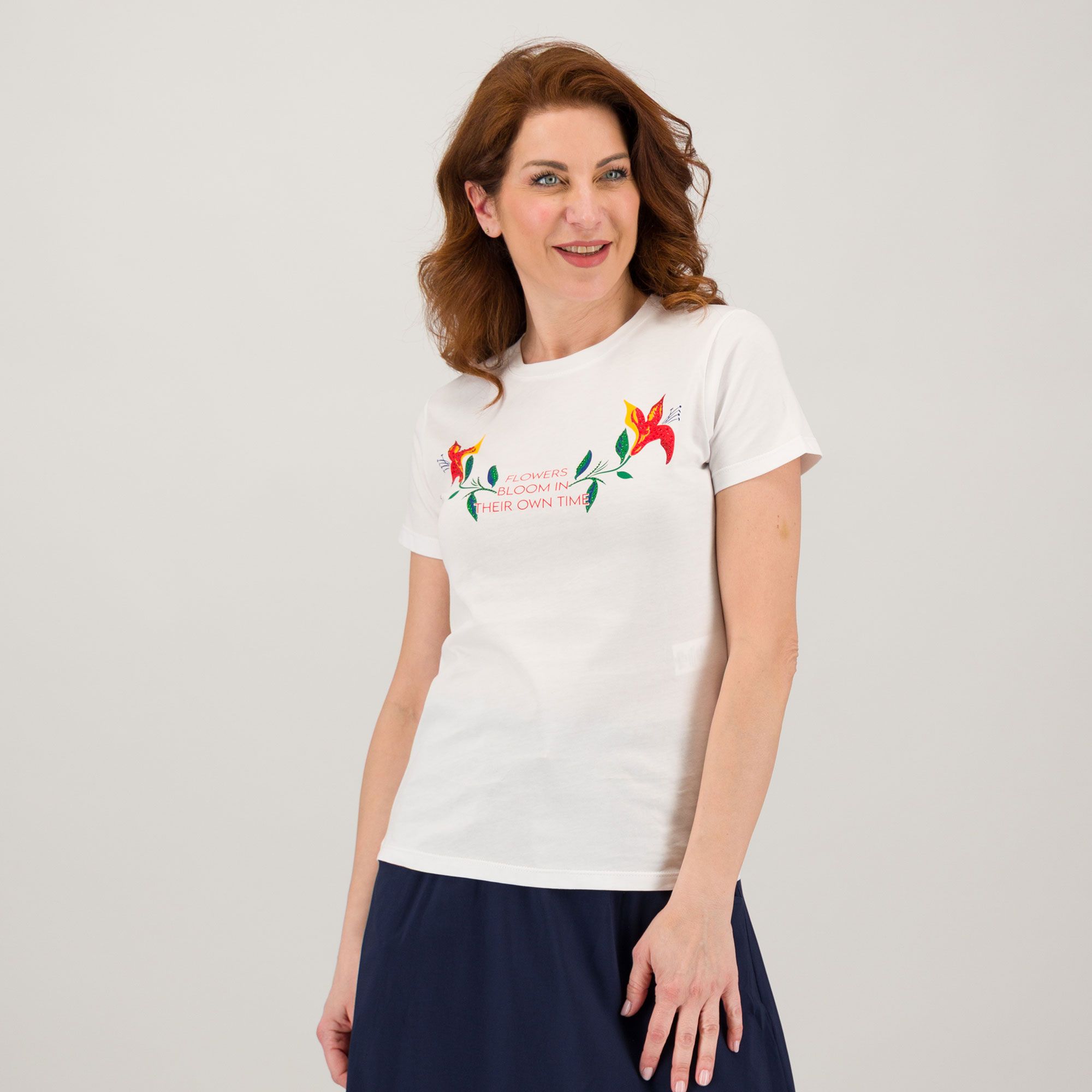 Rebeka Ross
T-shirt in cotone
con scollo tondo
a maniche corte