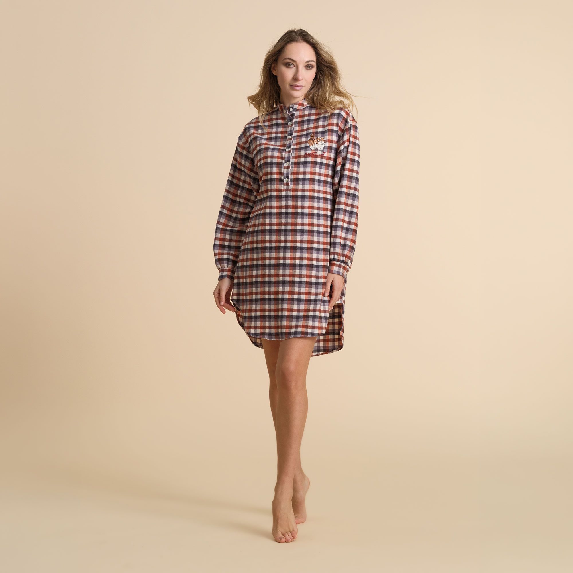 Pepita
Camicia lunga
in cotone con
colletto alla coreana