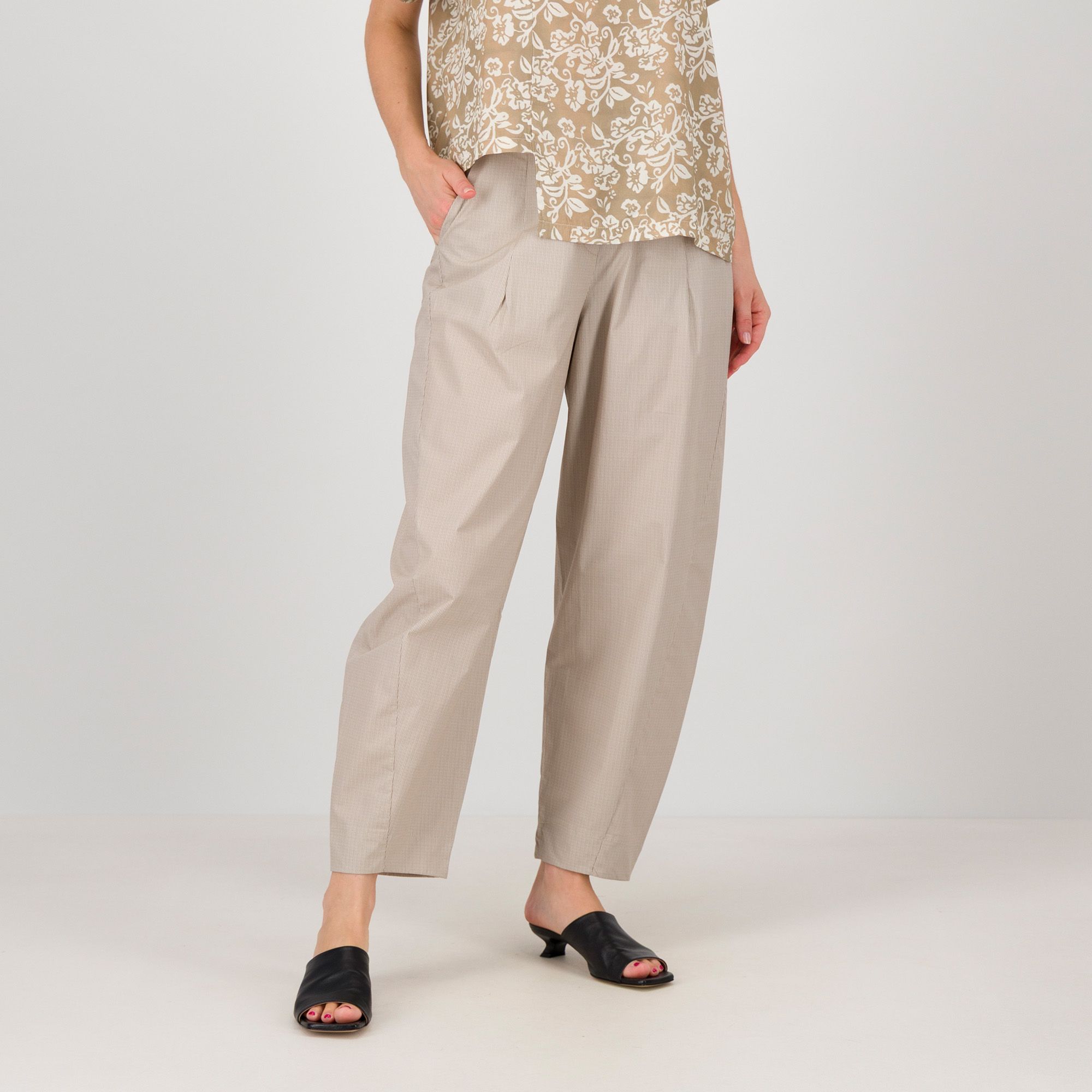 Lucrezia Sciortino
Pantaloni balloon
in cotone con
elastico