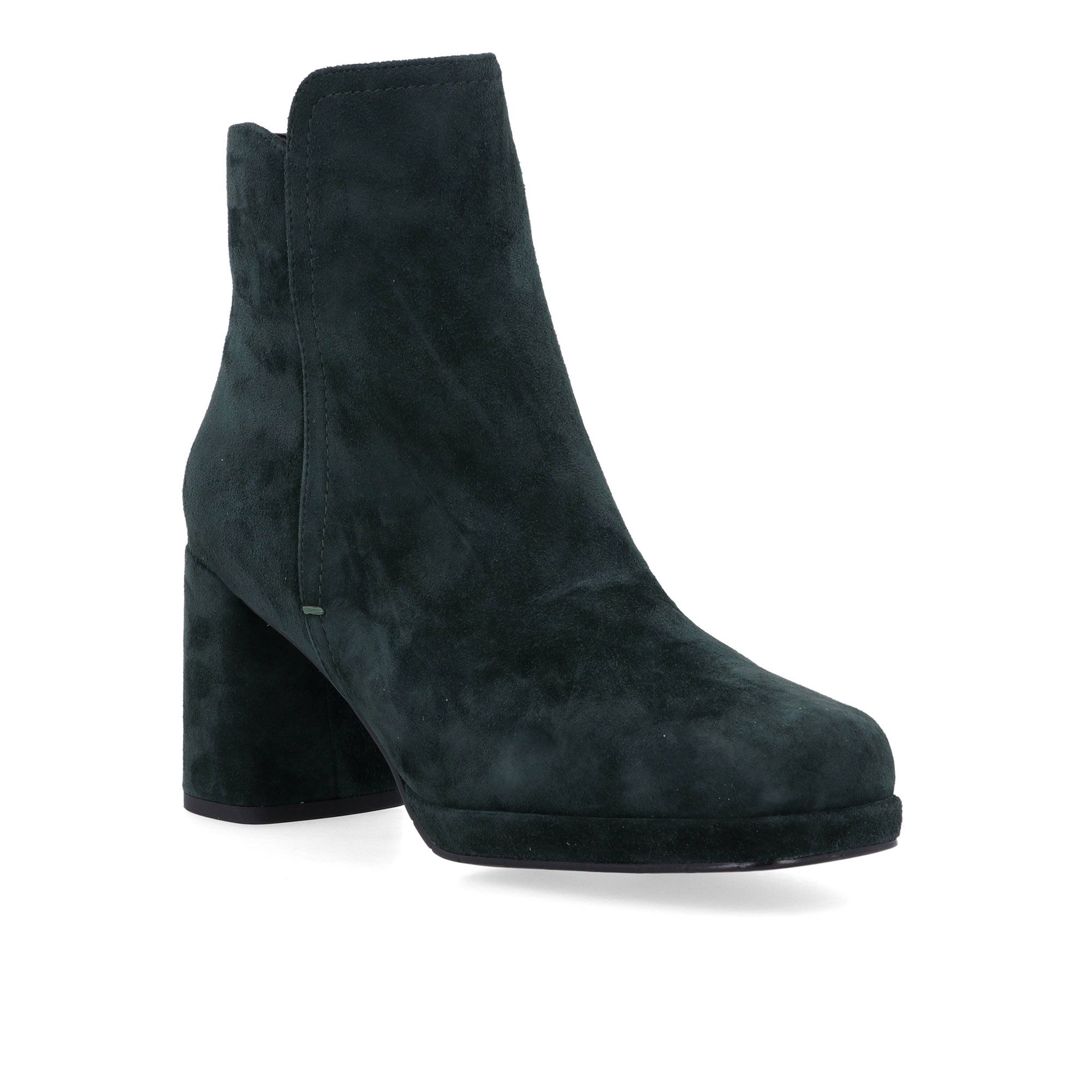 Cris Vergré
Tronchetti squadrati
in pelle scamosciata
con tacco 8cm