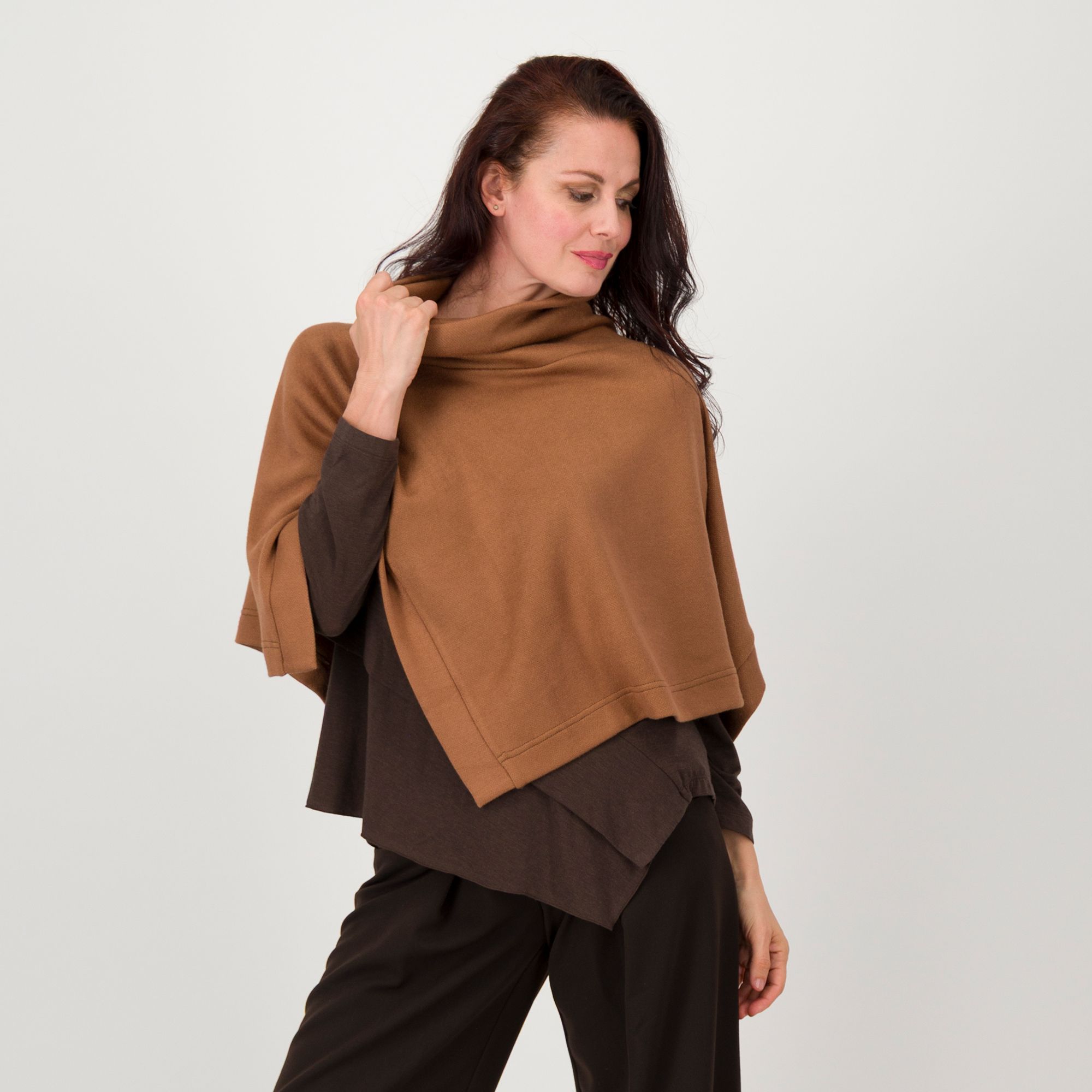 W.I.T.A.
Poncho morbido
in maglia