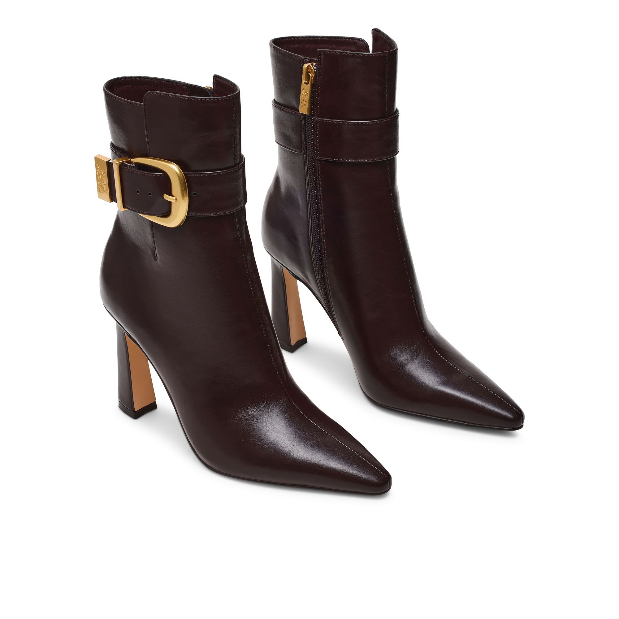 Steve Madden
Stivaletti a punta
con maxi fibbia
e tacco 9cm