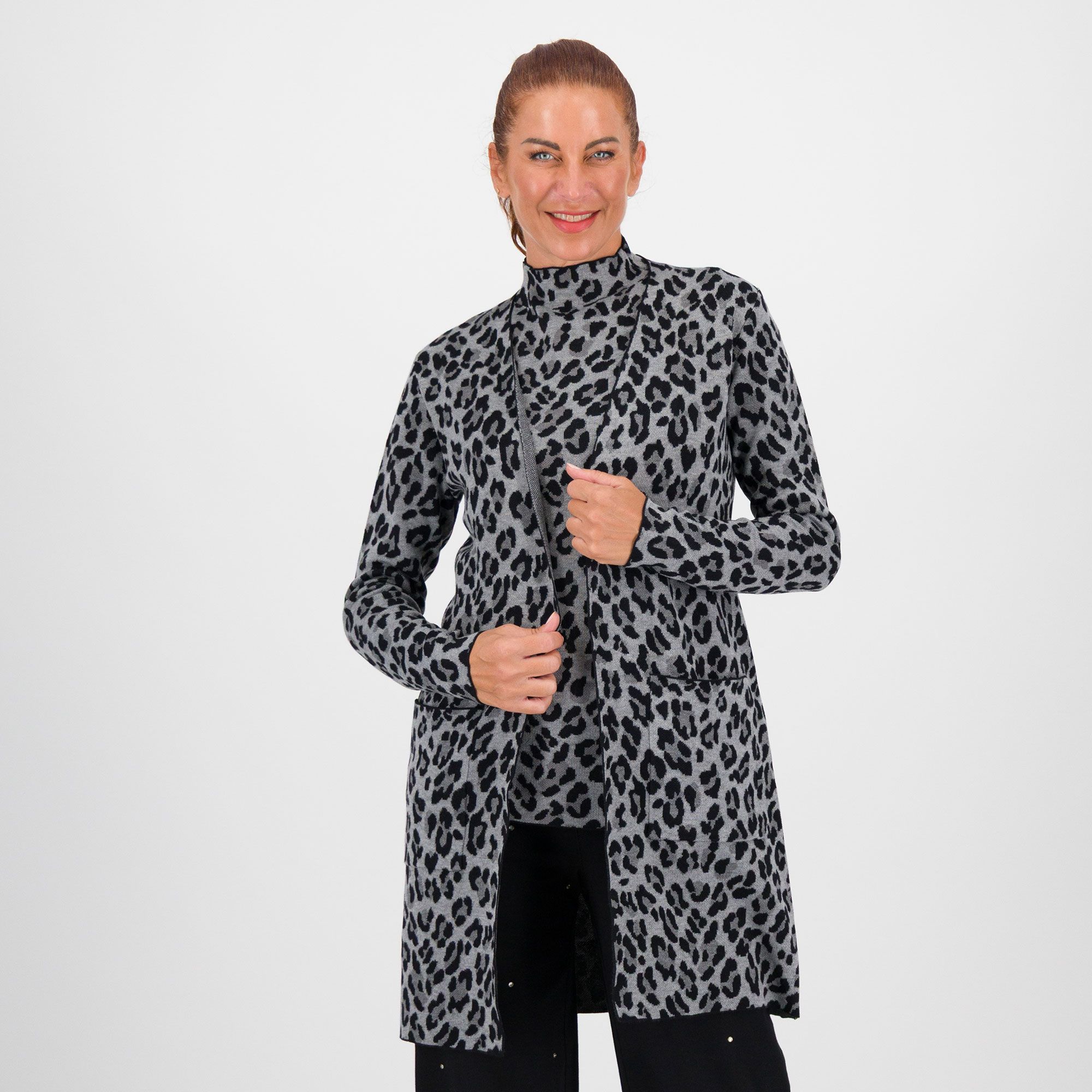 Nina Leonard
Cardigan a maniche
lunghe con scollo
a V