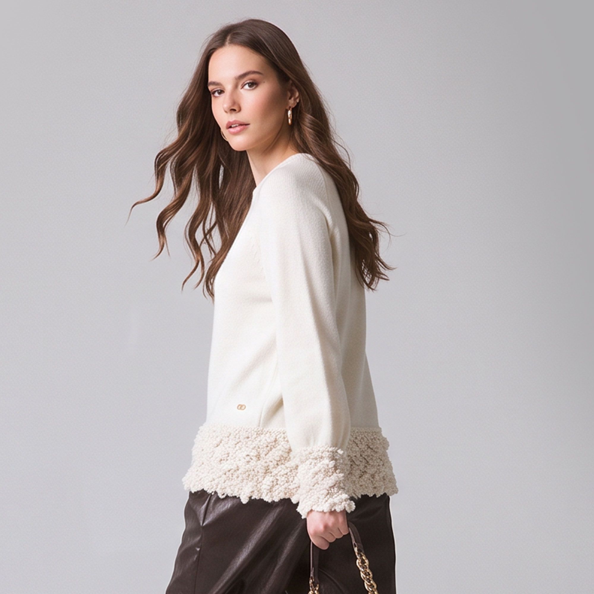 YEZ ZEE
Maglione
con lana
e bordi crochet
