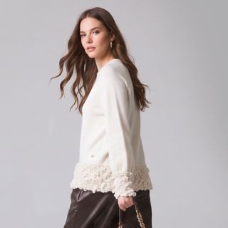 YEZ ZEE
Maglione
con lana
e bordi crochet