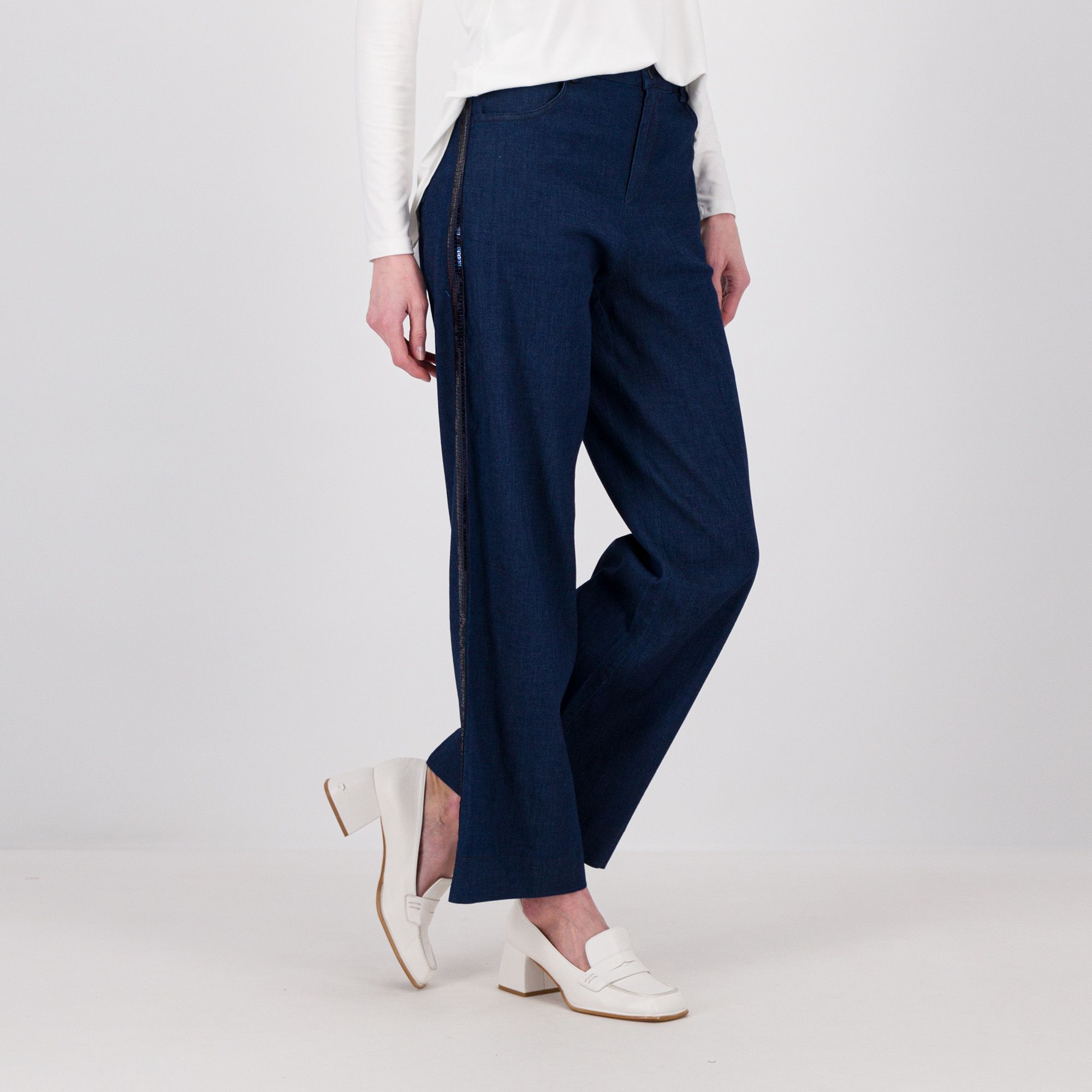 Image of Caterina Lancini Jeans gamba ampia con paillette sul lato061