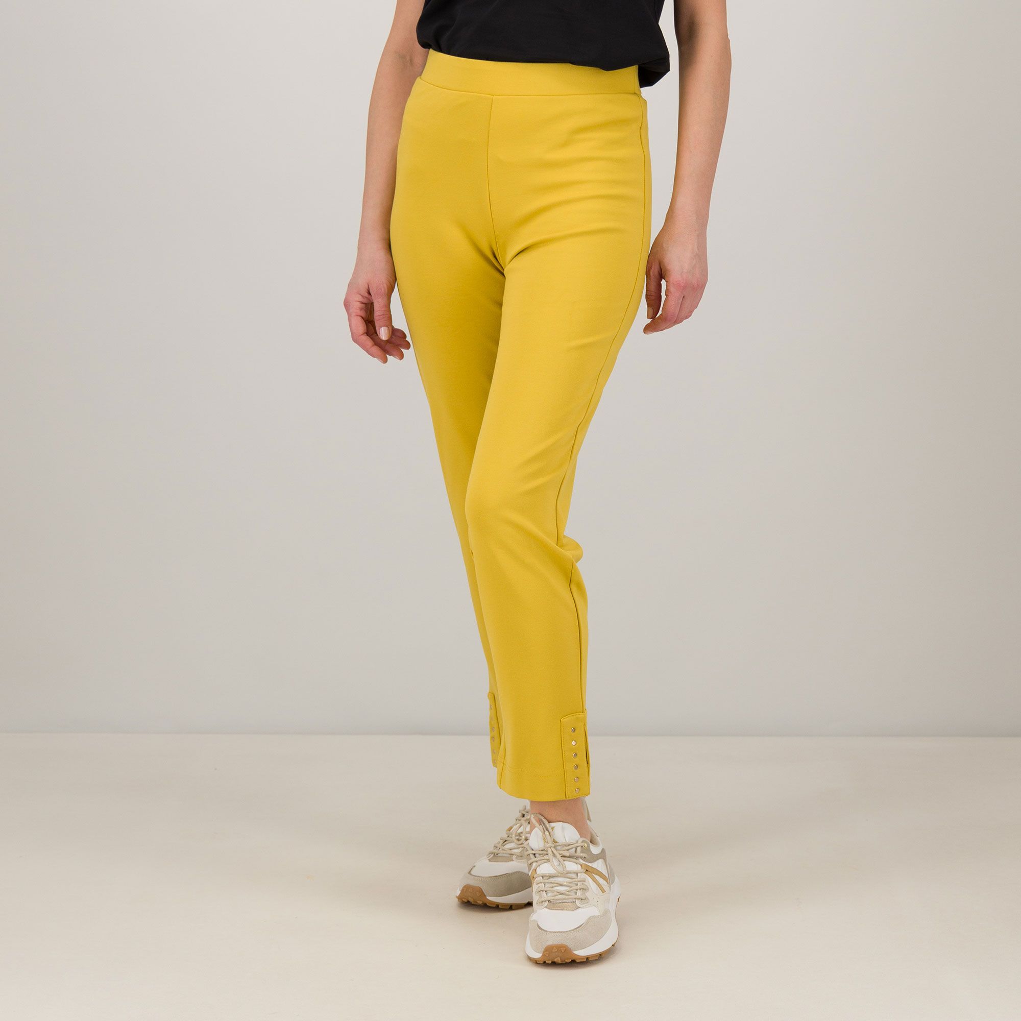 GREY by Jhoan Sebastian Grey Pantaloni con borchie ed elastico in vita