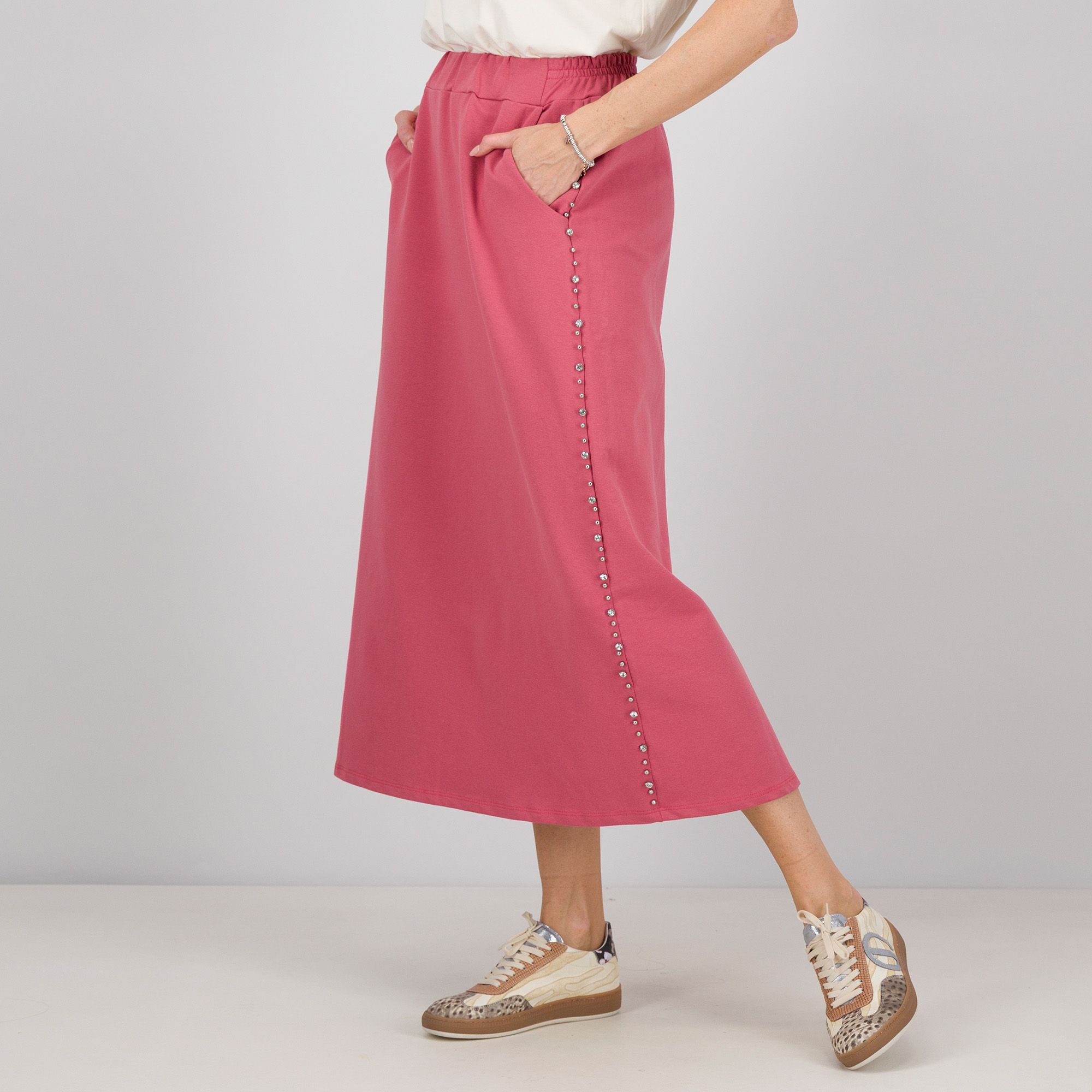 L'Una
Gonna con elastico
e bande laterali
cabochon