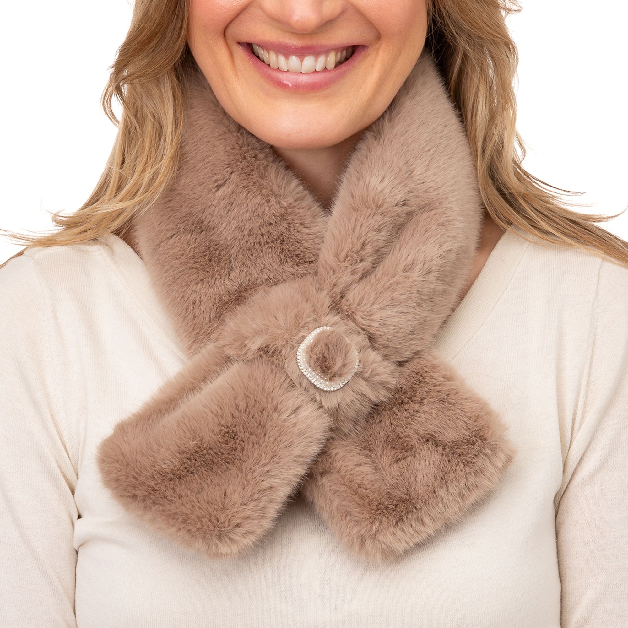 Franchetti Bond
Sciarpina in pelo
sintetico con spilla