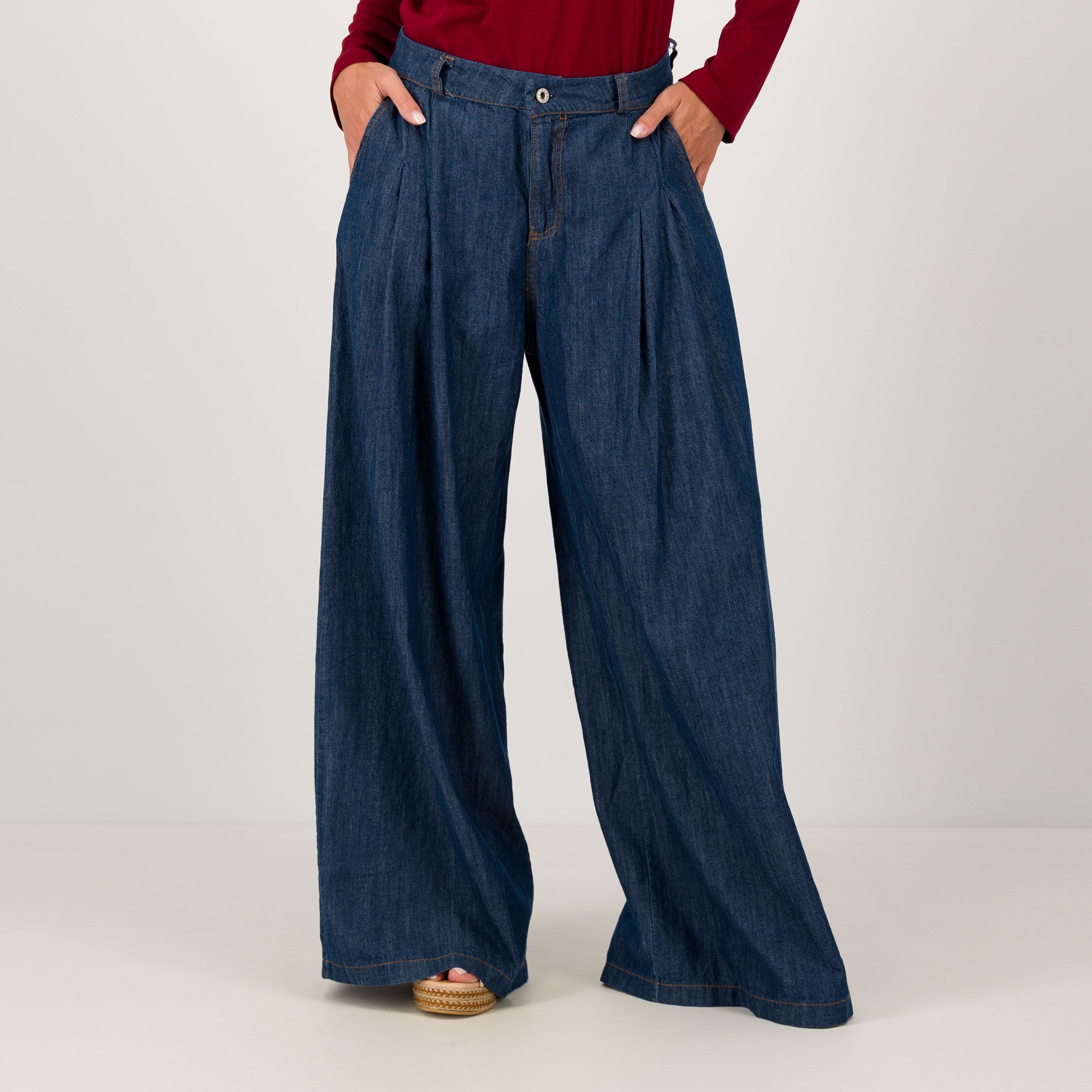 Enjoy
Jeans ampi
con motivo di
pieghe