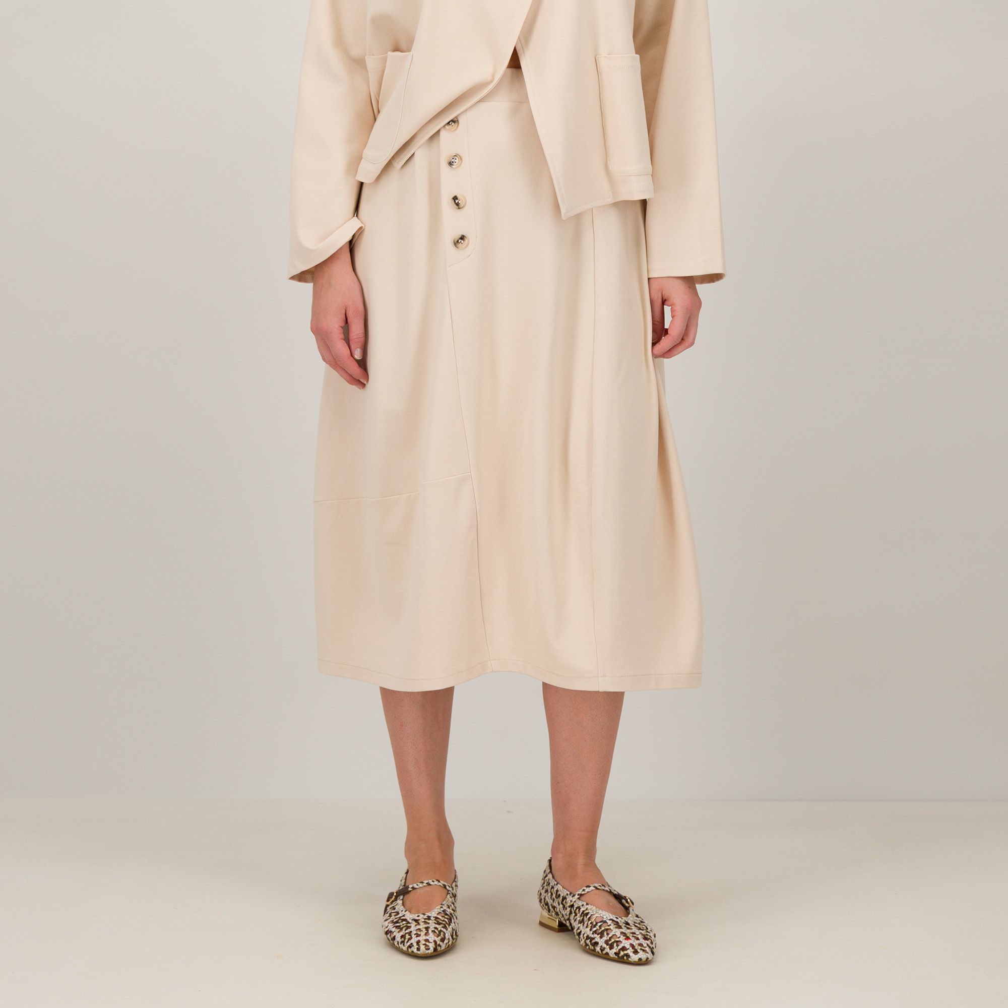 Lucrezia Sciortino
Gonna linea a
uovo con elastico