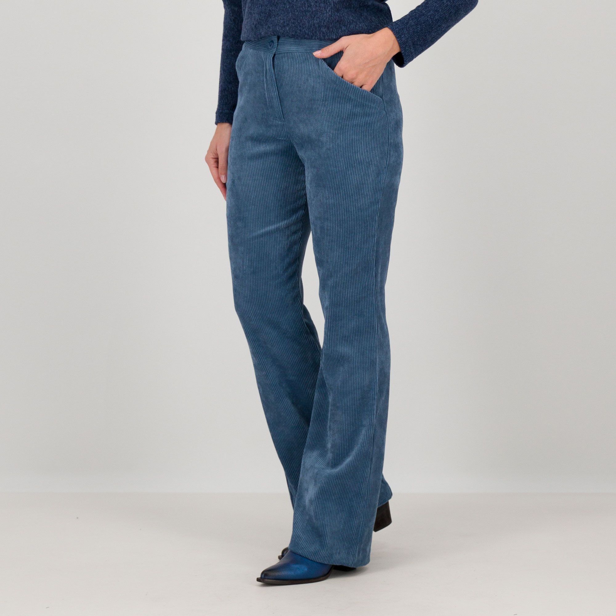 Image of Officina della Moda Pantaloni in velluto stretch linea a zampetta061