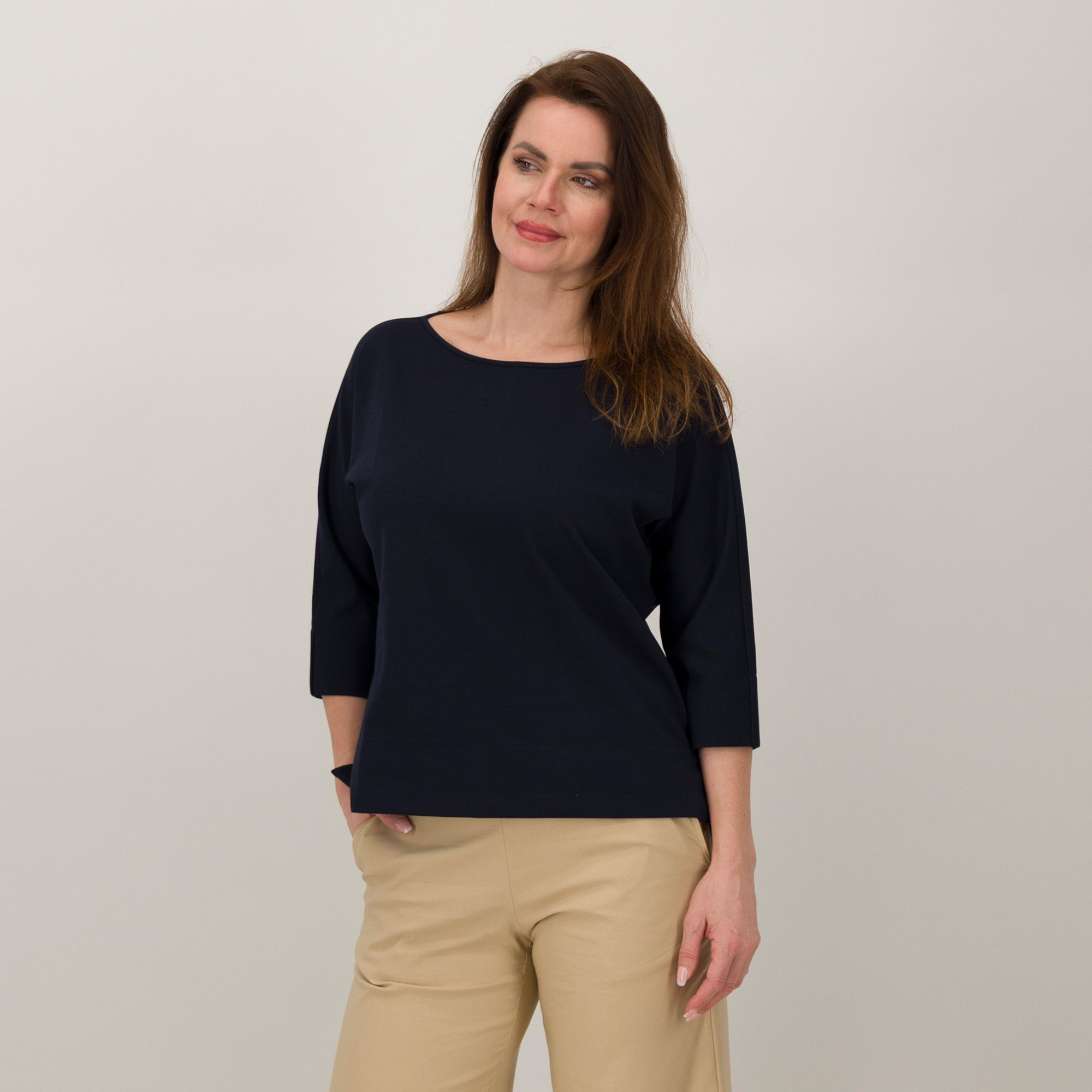 Bianca Della Torre
Blusa in maglia
scuba cotton con
scollo a barca