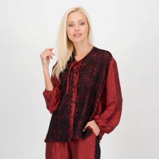 Mood Atelier
Blusa in pizzo
a maniche lunghe