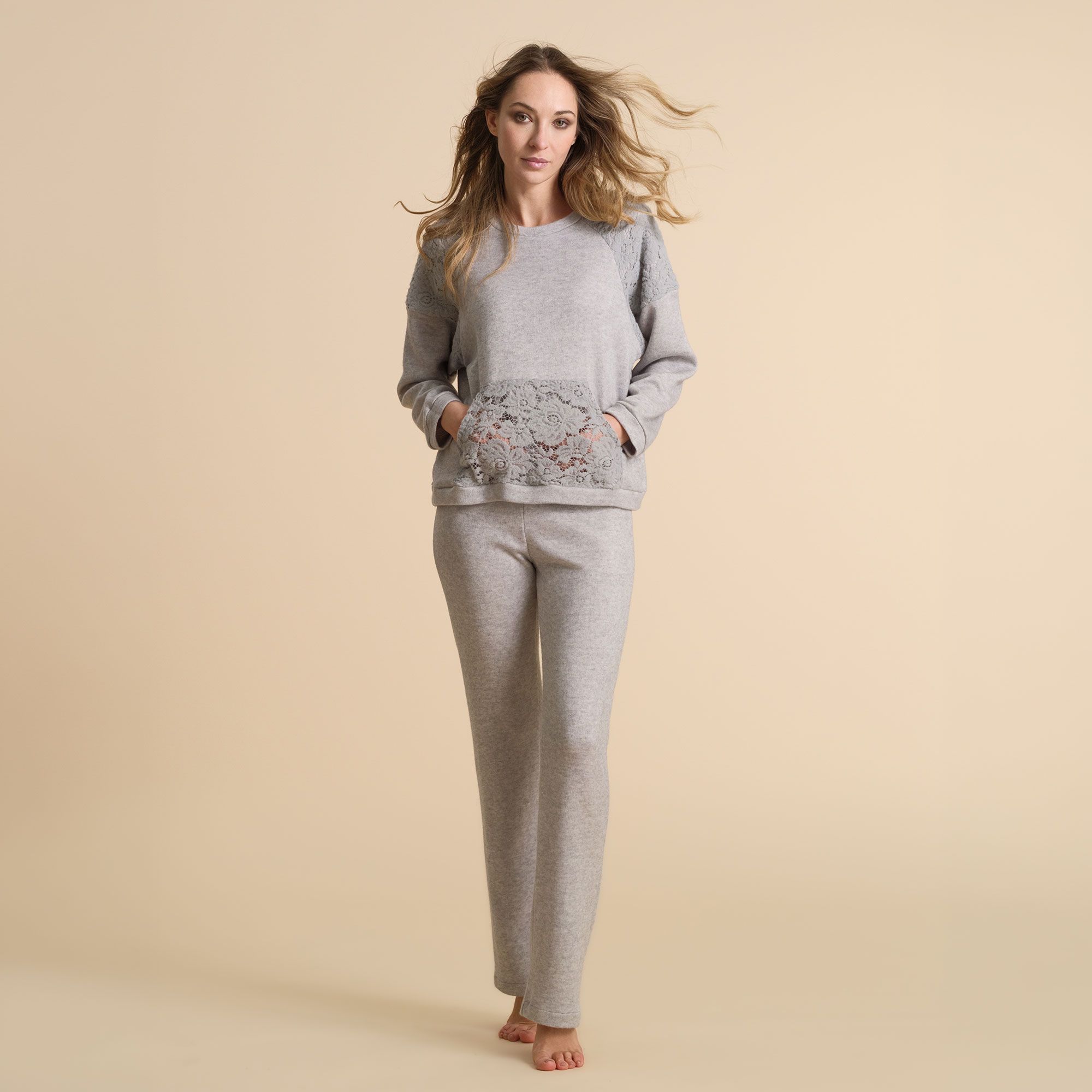 Pepita
Completo homewear
composto da: una
maglia e pantaloni