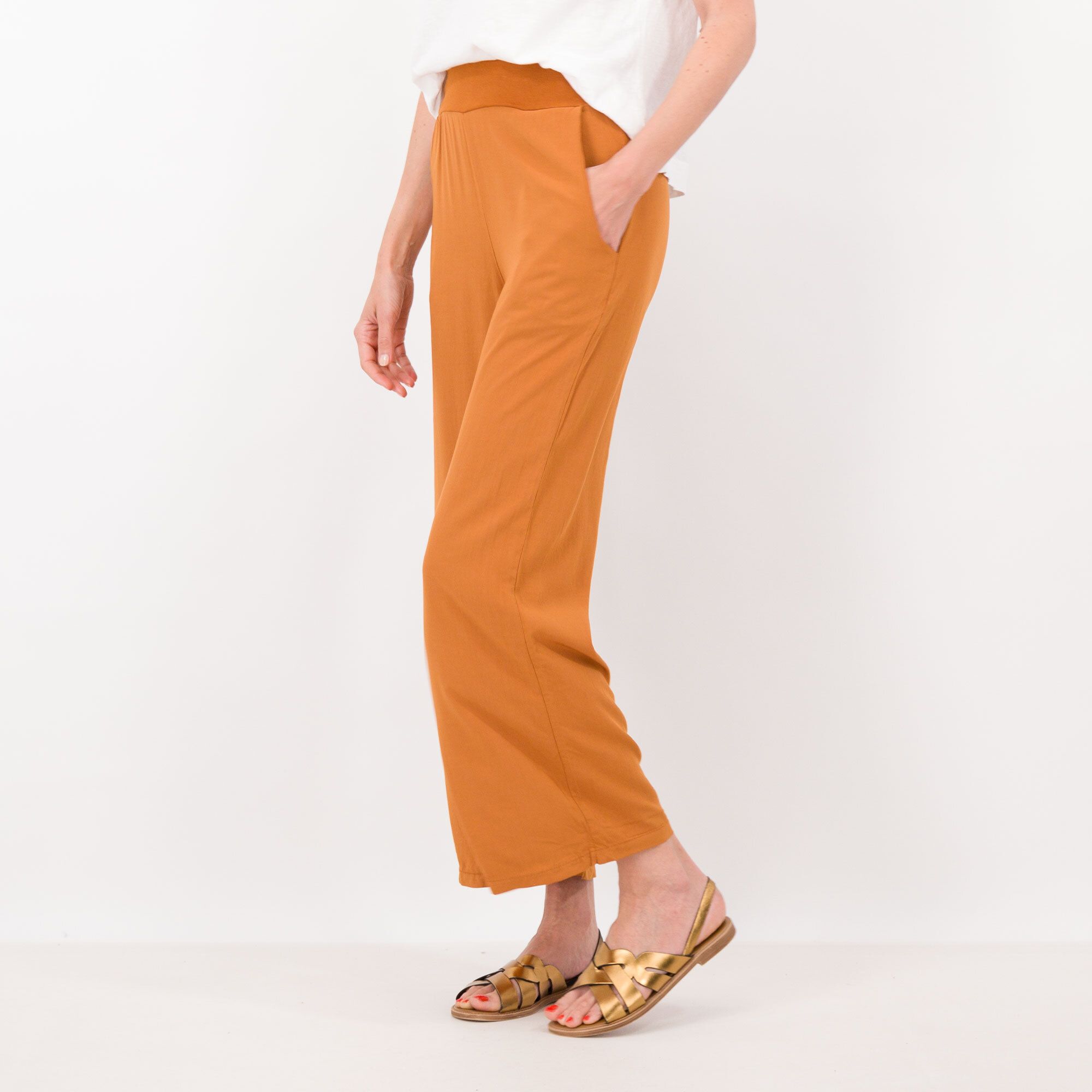 Image of L'Una Pantaloni ampi in popeline 100% viscosa Fascia in jersey Made in Italy061