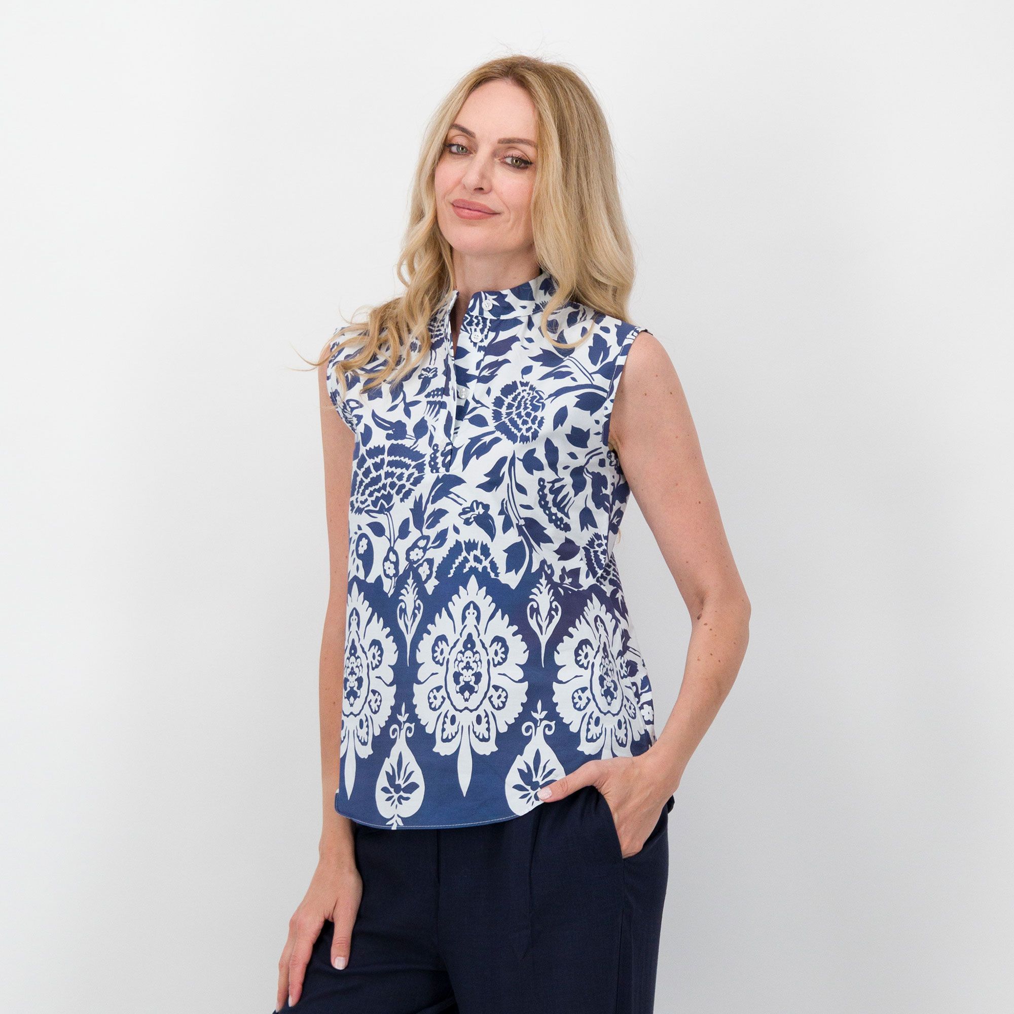 Rebeka Ross
Camicia in cotone 
smanicata
con stampa maiolica