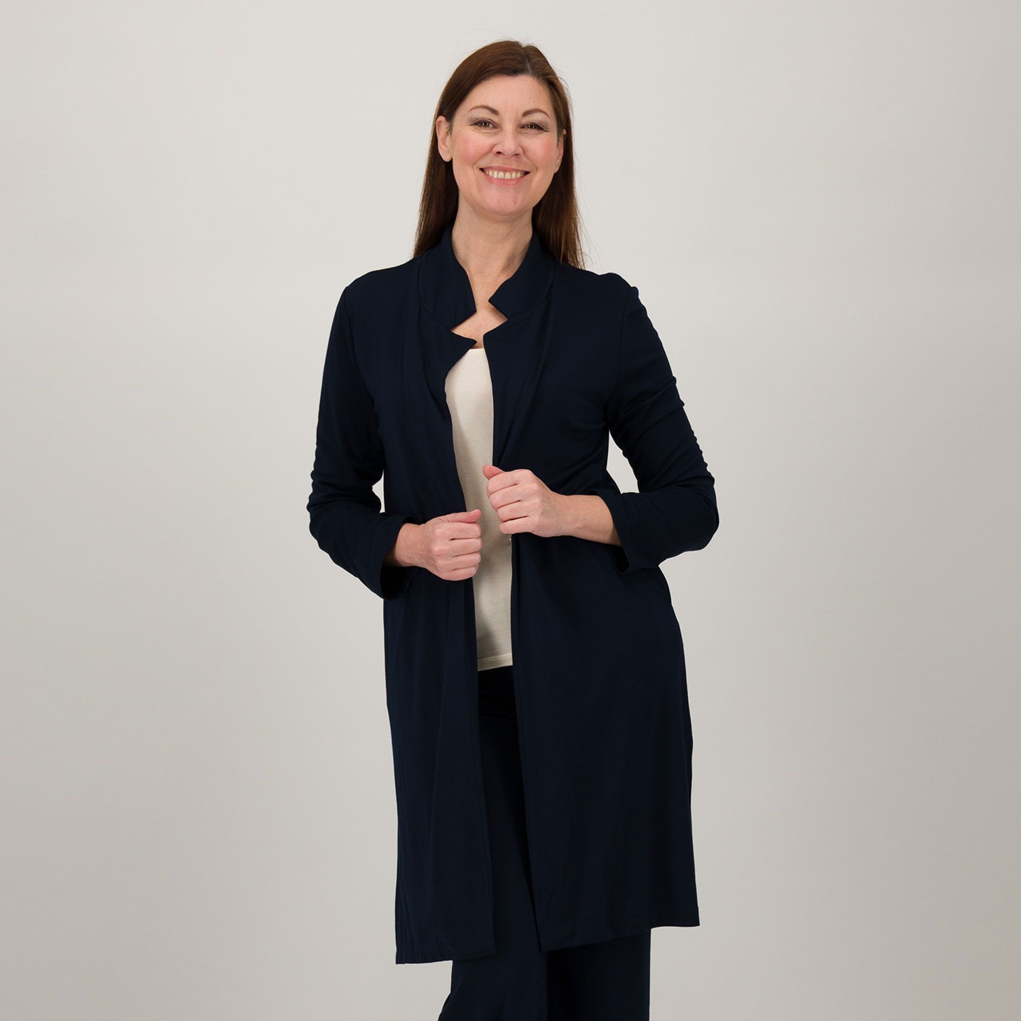 EVA Franco Ciambella
Spolverino lungo
con scollo rever a
maniche lunghe