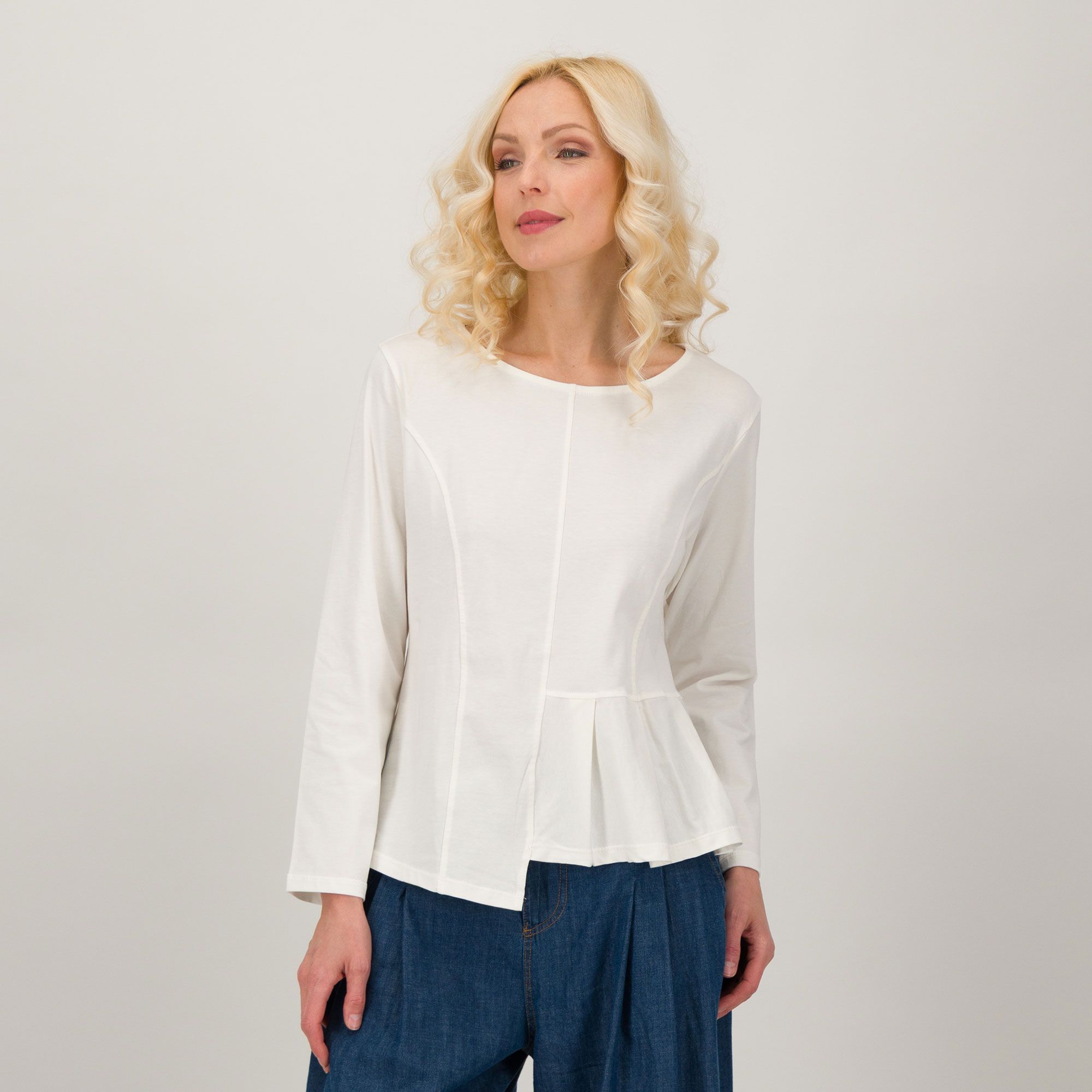 Lucrezia Sciortino
Maglia asimmetrica
in cotone
con girocollo