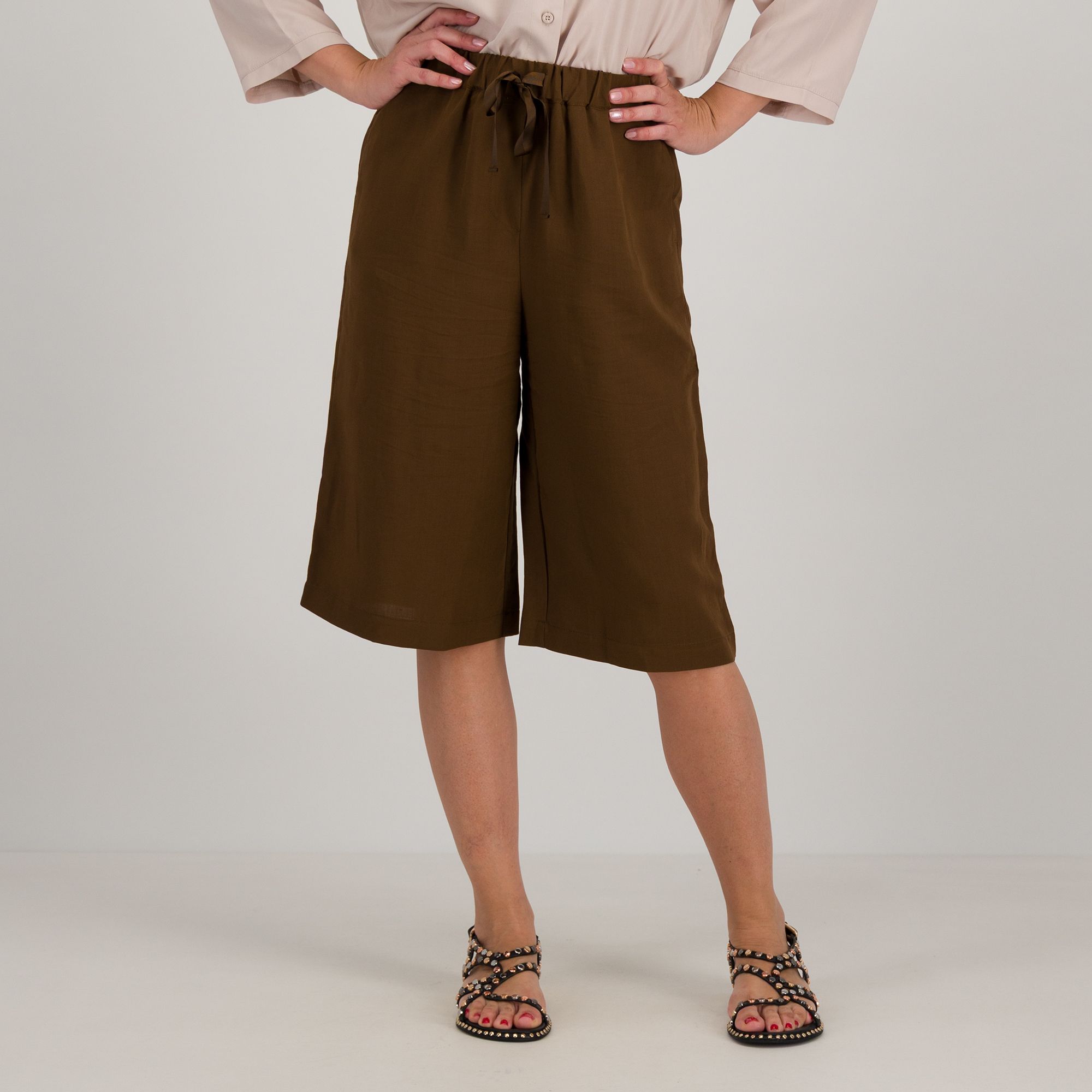 Caterina Lancini
Pantaloncini
in lino e viscosa
con elastico