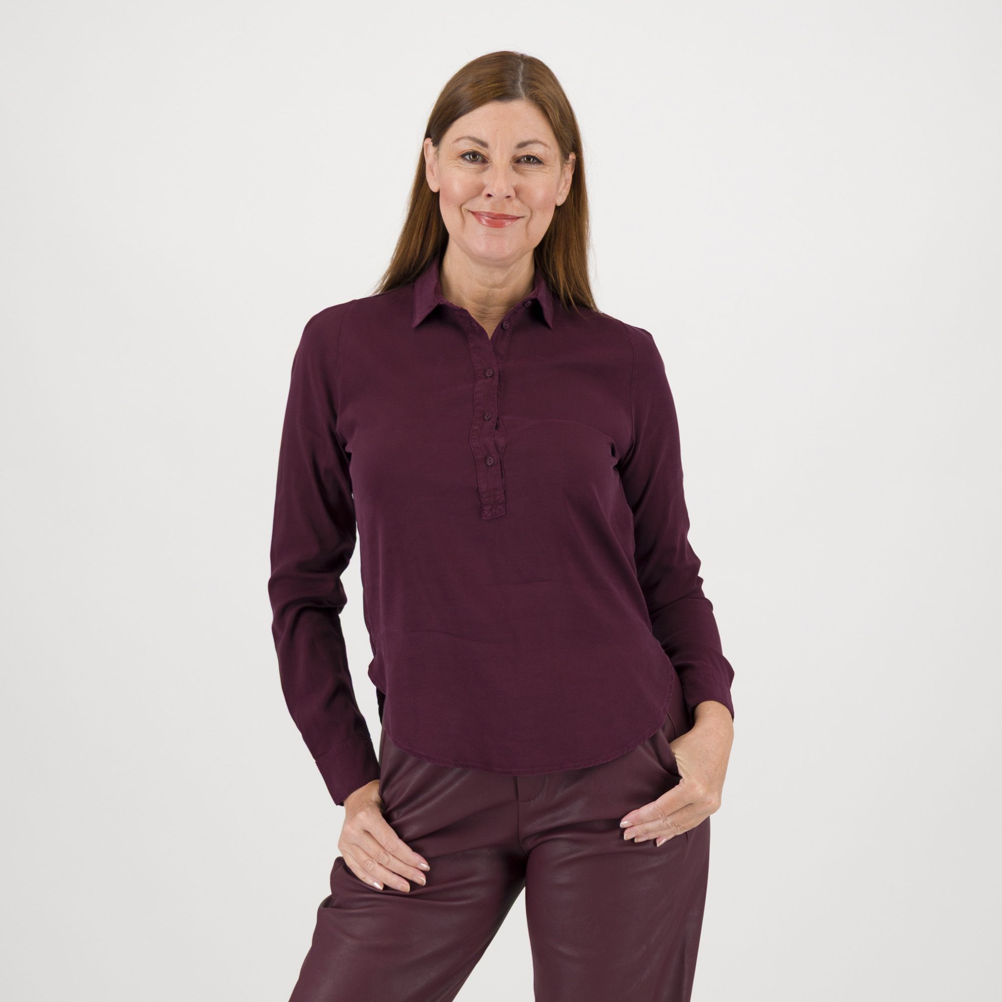 Colour Lab
Camicia cropped
in cupro a maniche
lunghe