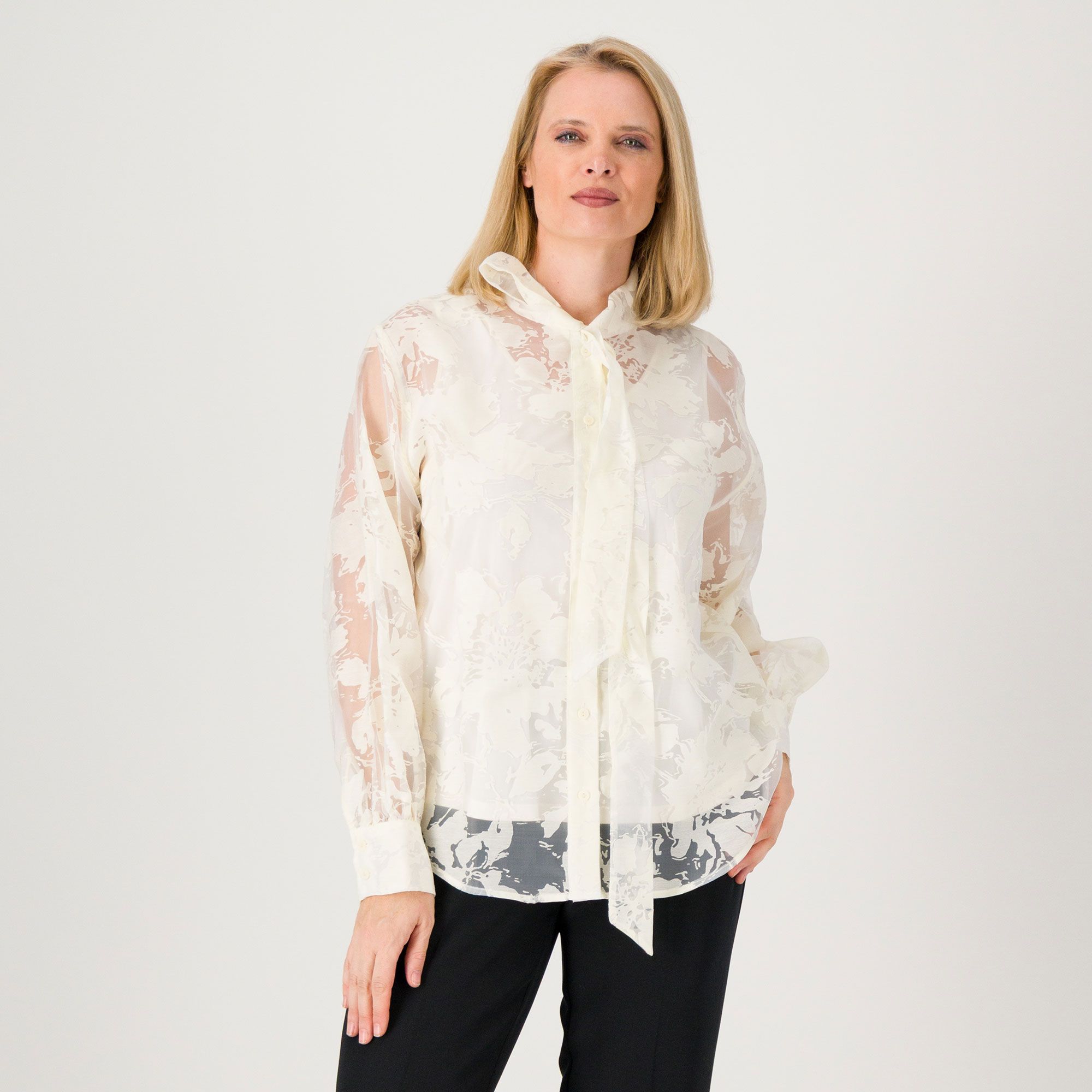 Wynne Layers
Camicia in organza
con fiocco