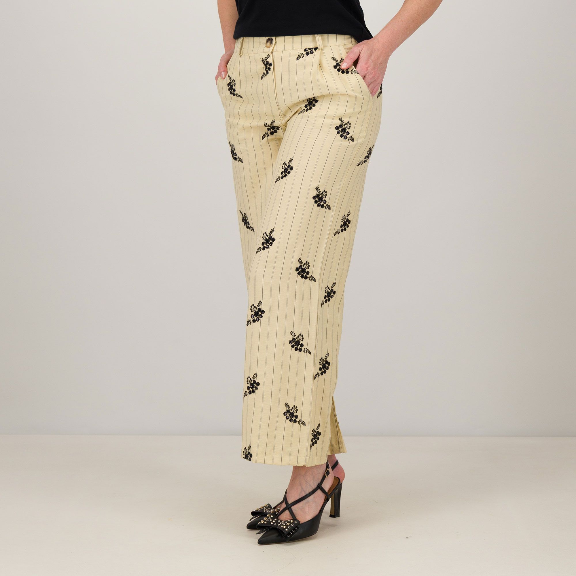 EVA Franco Ciambella
Pantaloni lunghi
con tasche