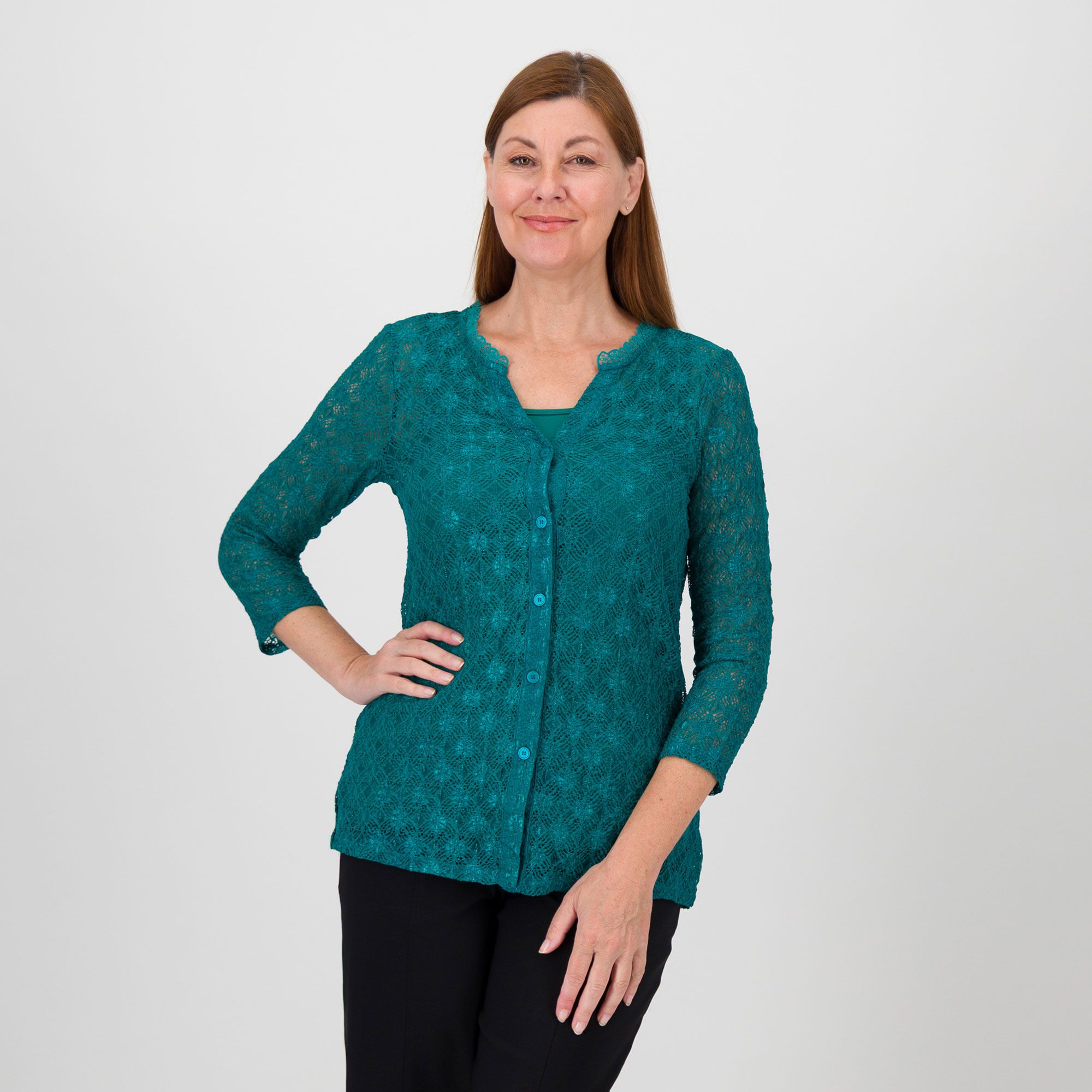 Nina Leonard
Set composto da:
cardigan in pizzo e
un top smanicato