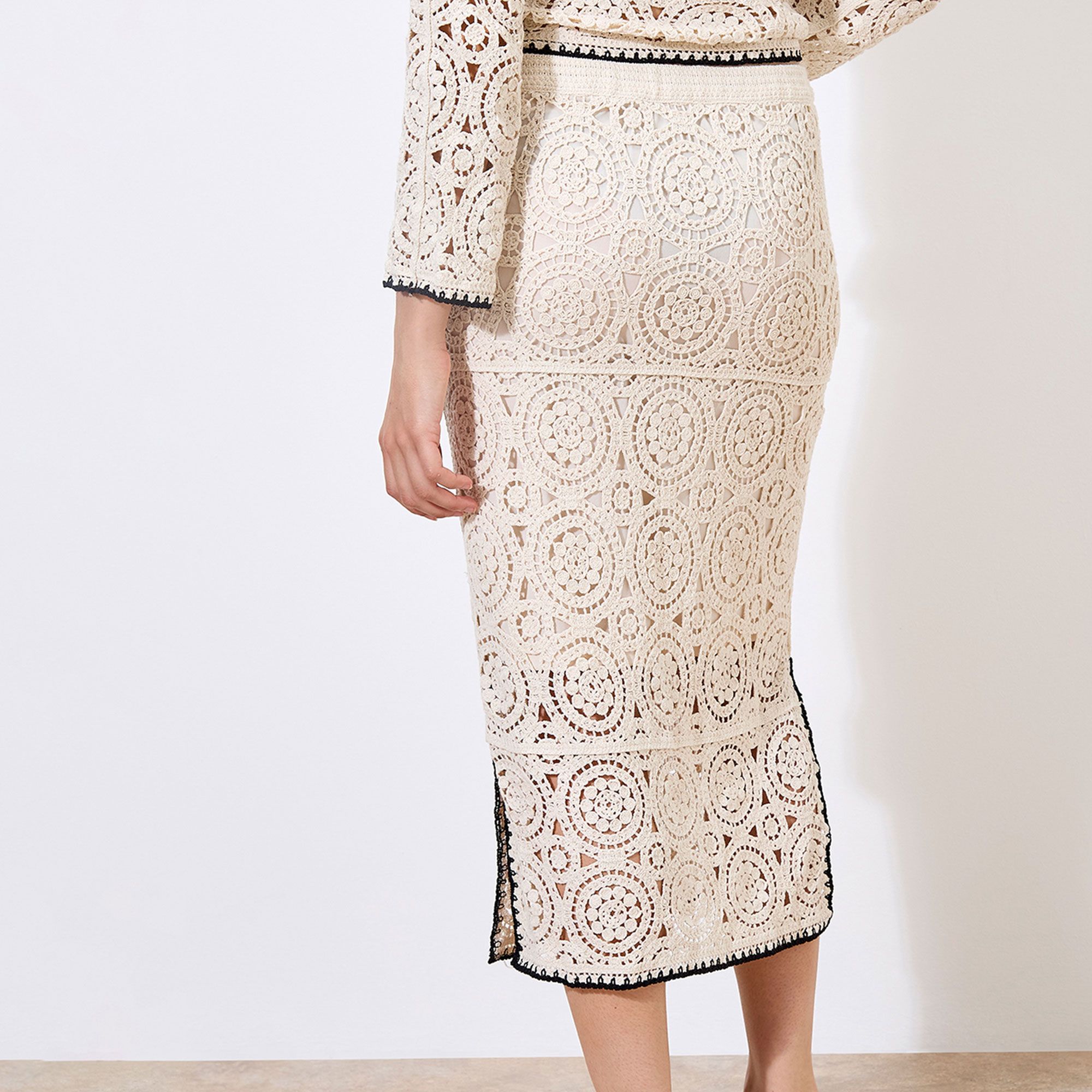 Image of Apricot Gonna midi in pizzo crochet con elastico in vita061