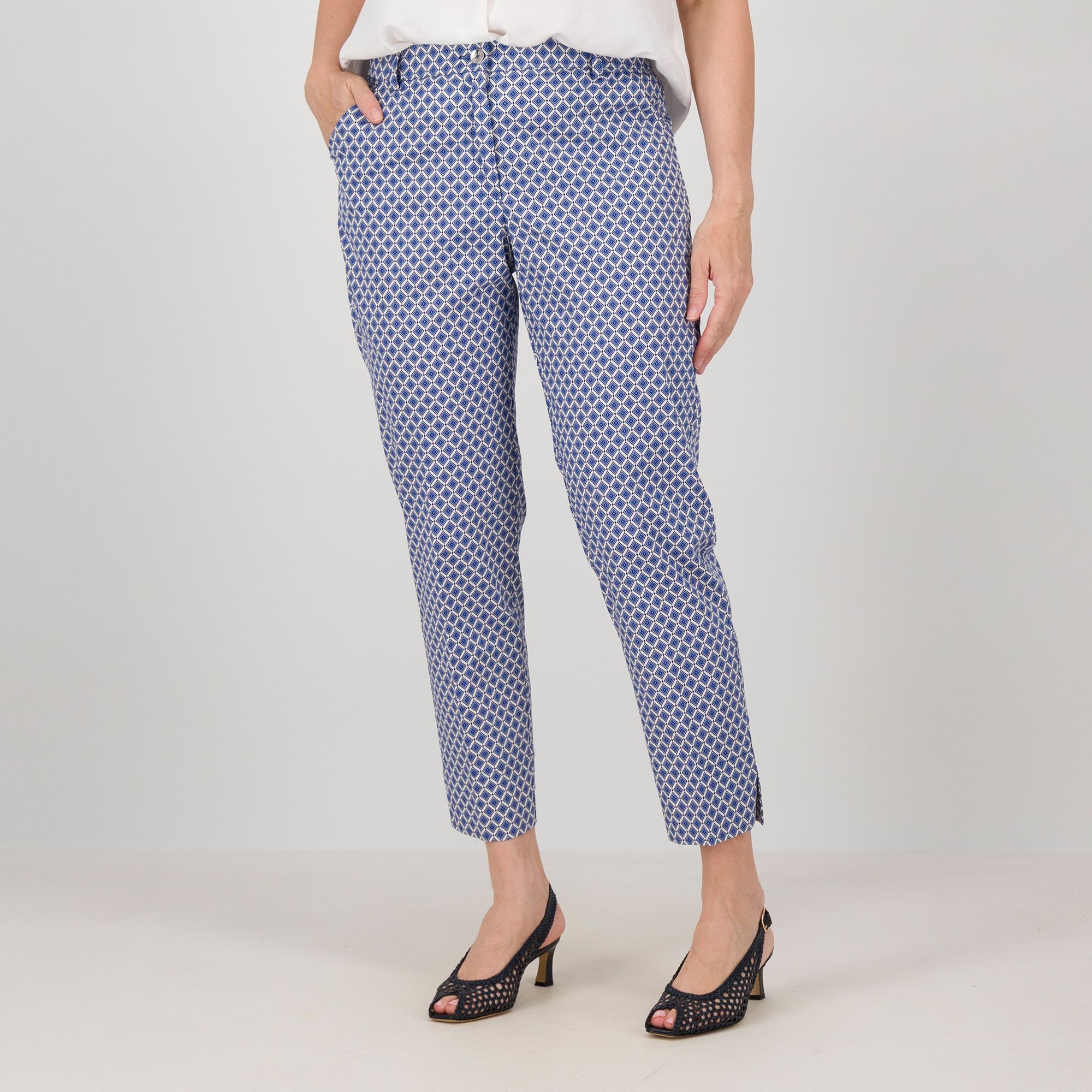 Officina della Moda
Pantaloni capri
in cotone fantasia
con elastico
