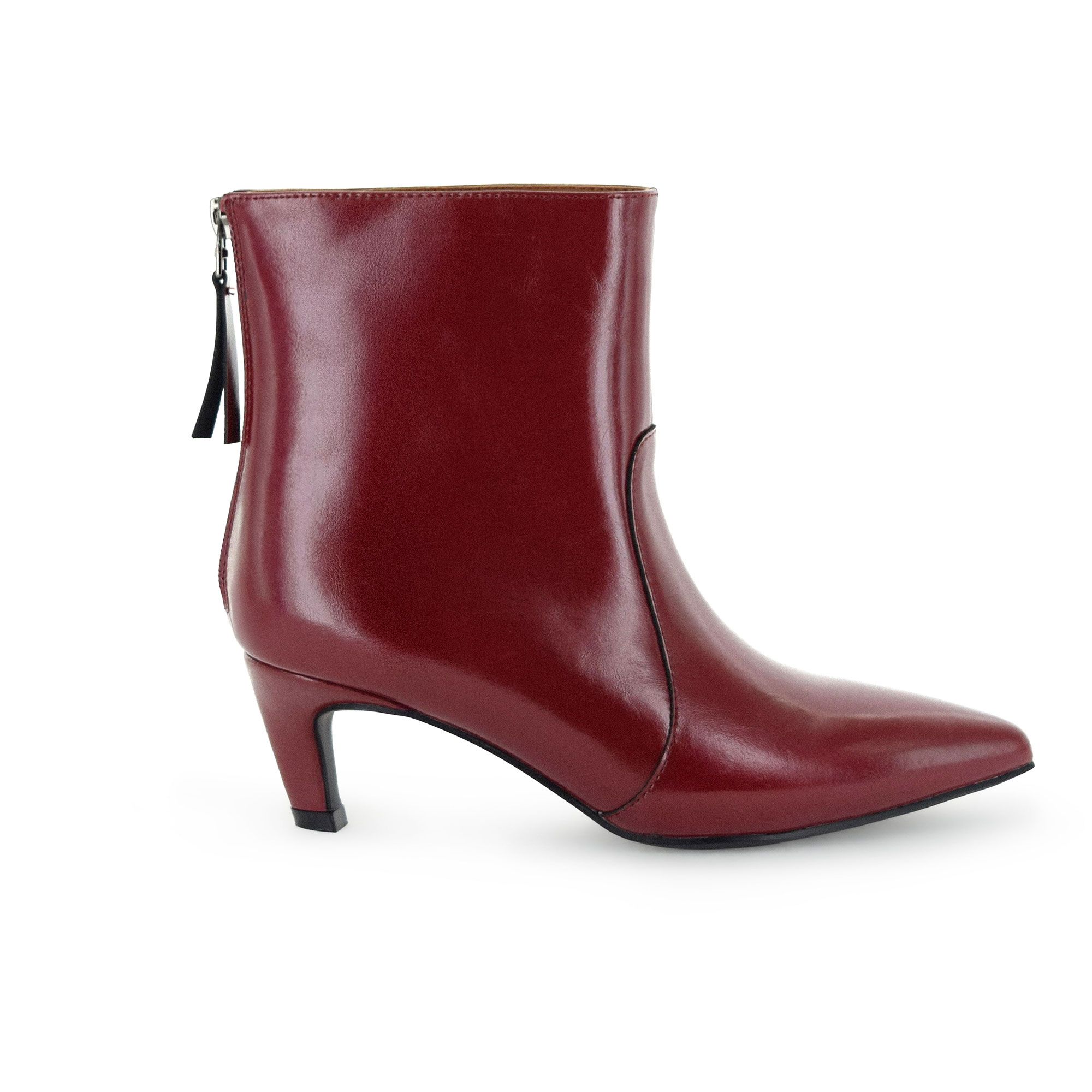 ELLE
Stivaletti a punta
in pelle con zip
e tacco 5,5cm