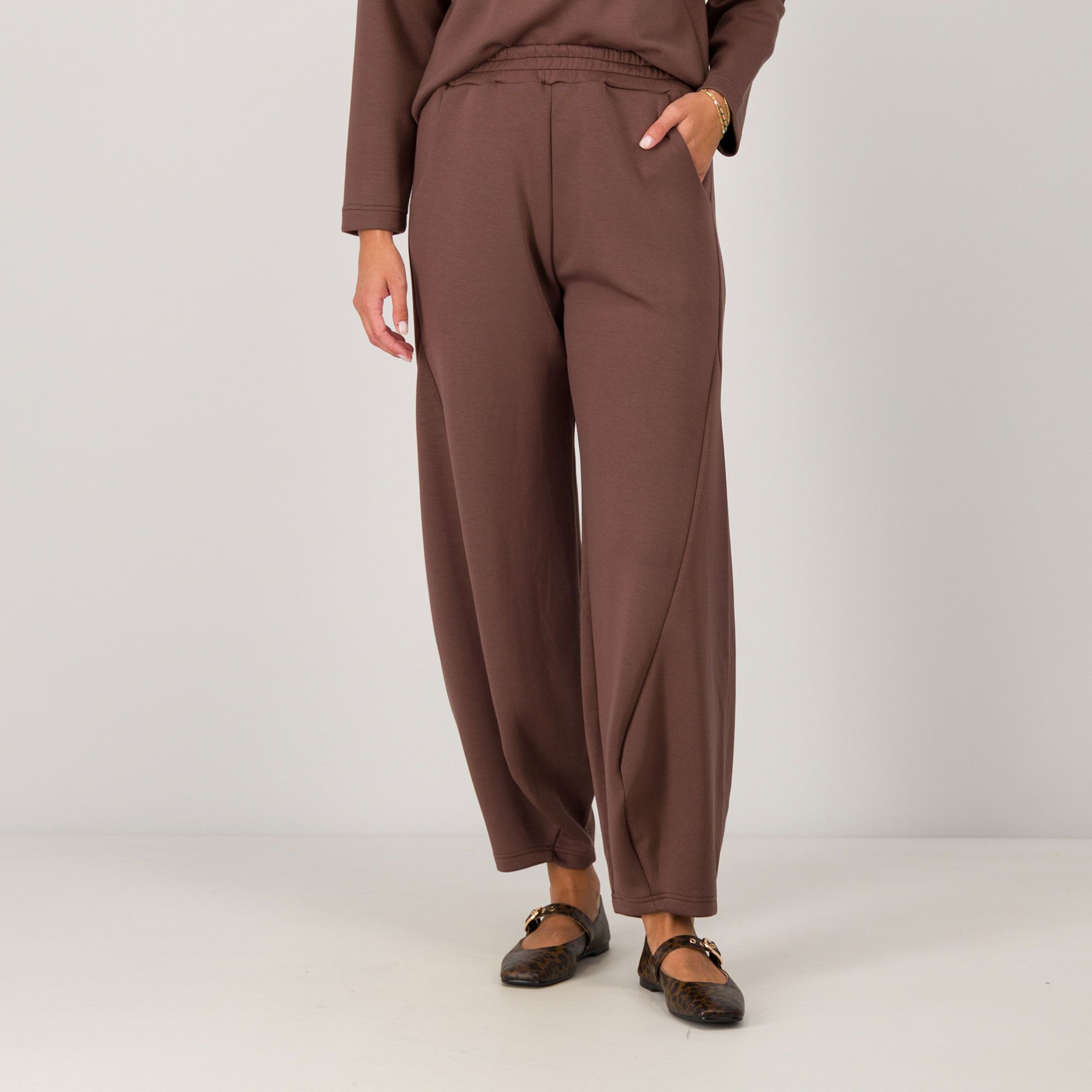 M’ama
Pantaloni balloon 
in felpa tecnica
con elastico