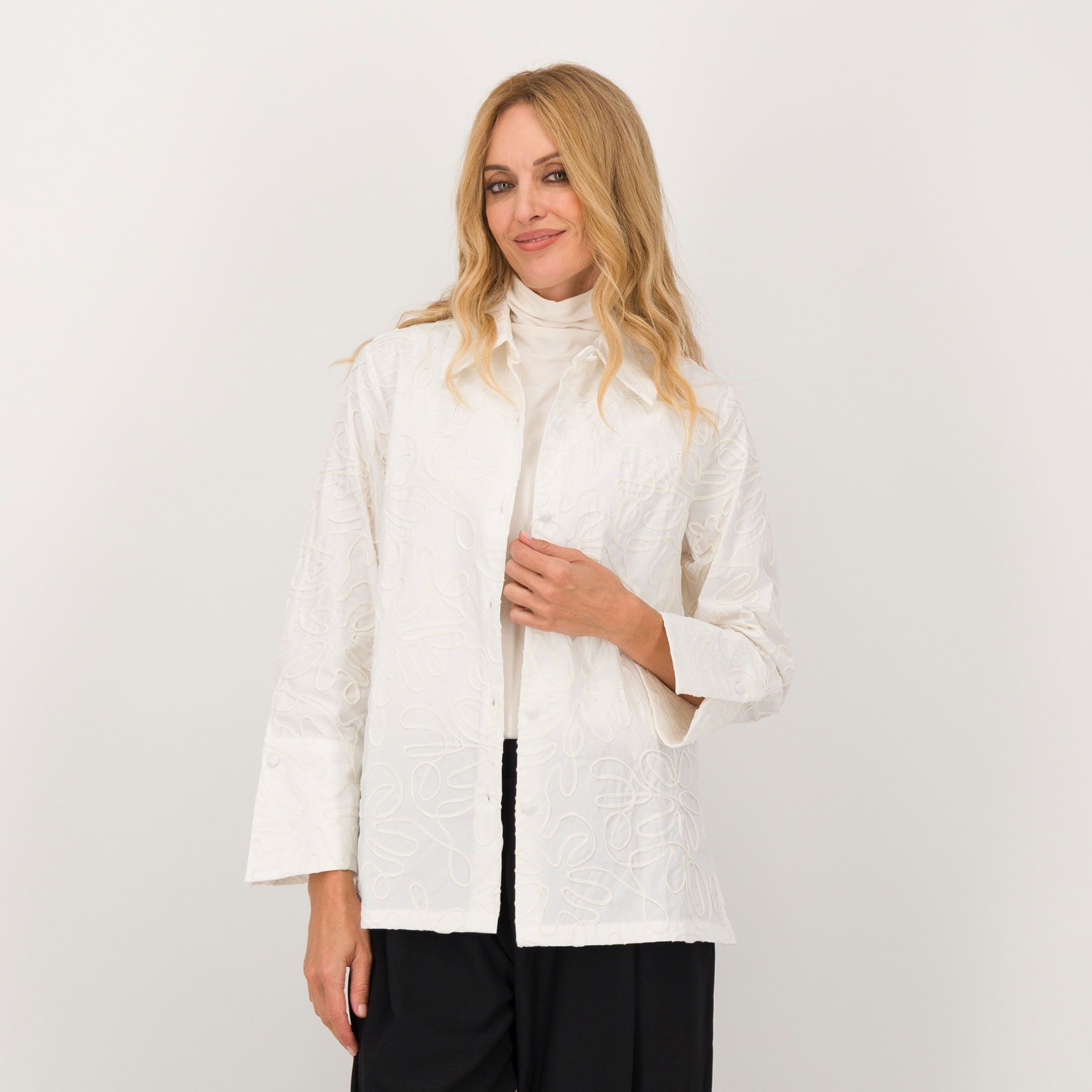 Wynne Layers
Camicia ricamata
all over a maniche
lunghe