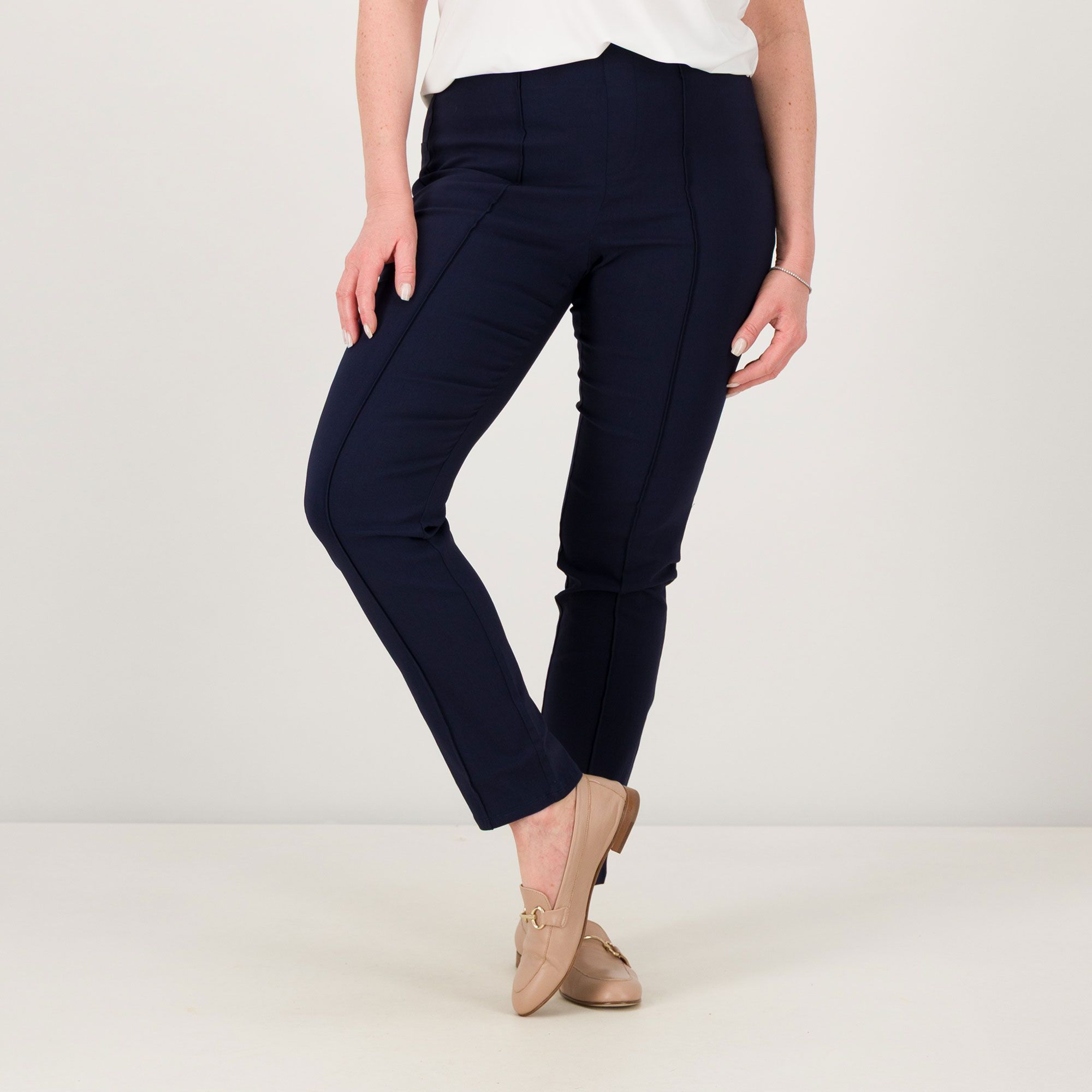Nina Leonard
Pantaloni pull-on
a gamba stretta con
elastico anche Petite