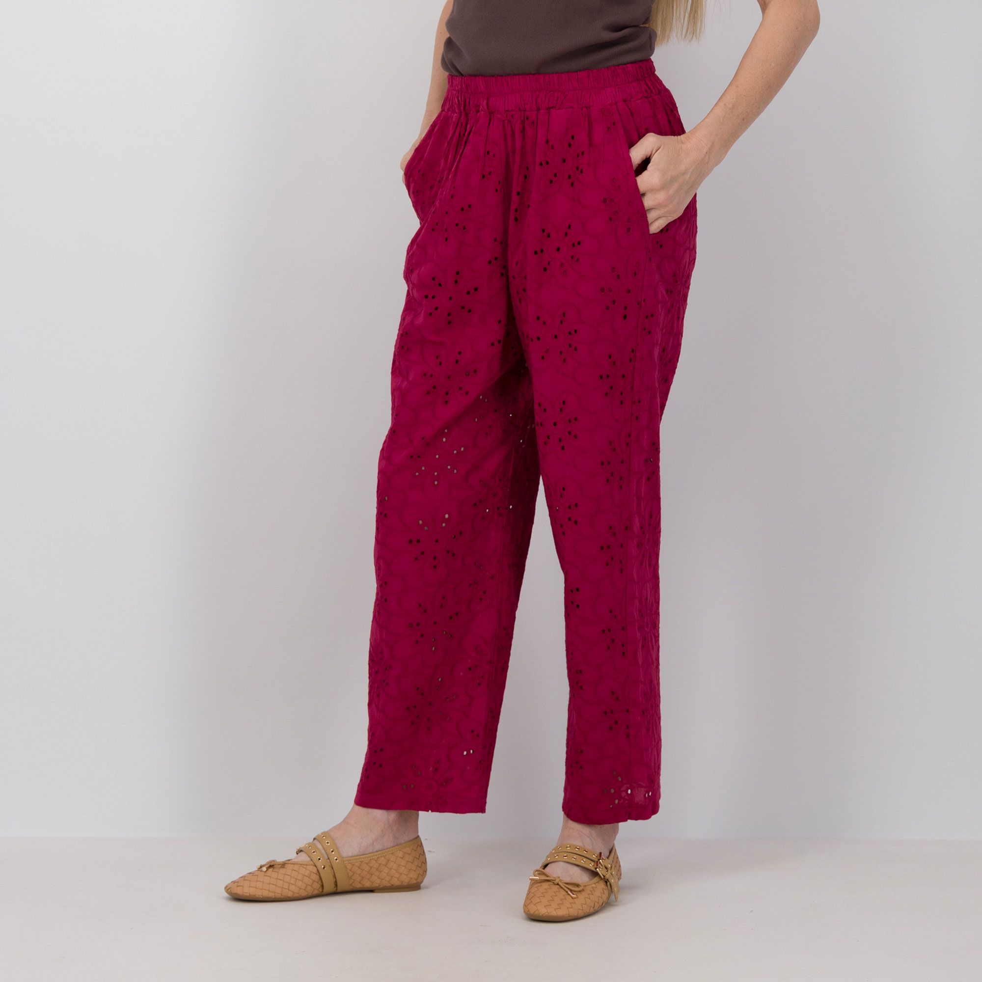 Lucrezia Sciortino
Pantaloni a carota
in cotone con
elastico