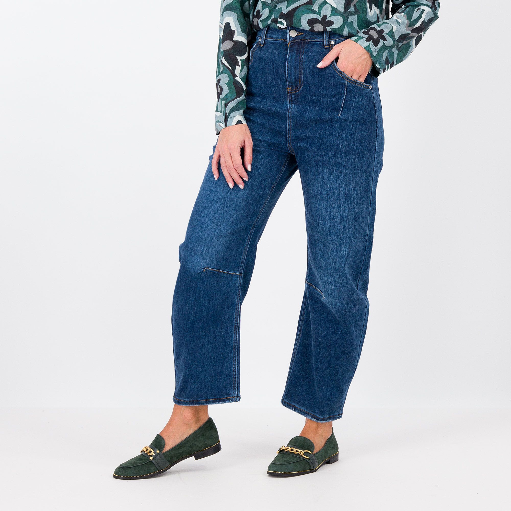 LUCREZIA SCIORTINO
Jeans balloon con
motivo di tagli