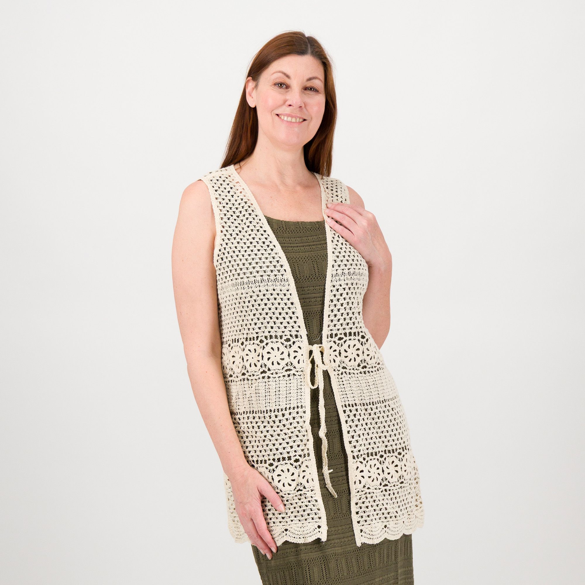 Nina Leonard
Cardigan smanicato
in crochet con
scollo a V