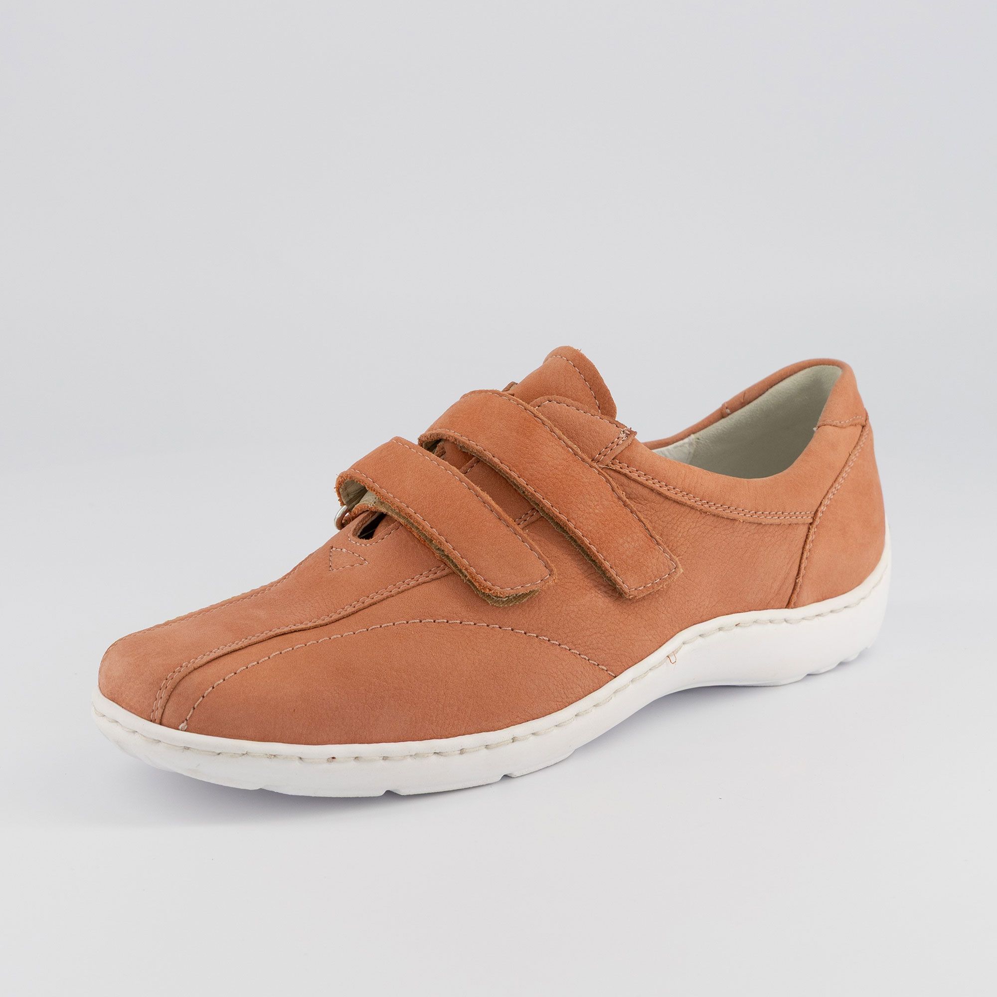 Vitaform
Scarpe in pelle con
cuciture in rilievo
e suola 1,5 cm