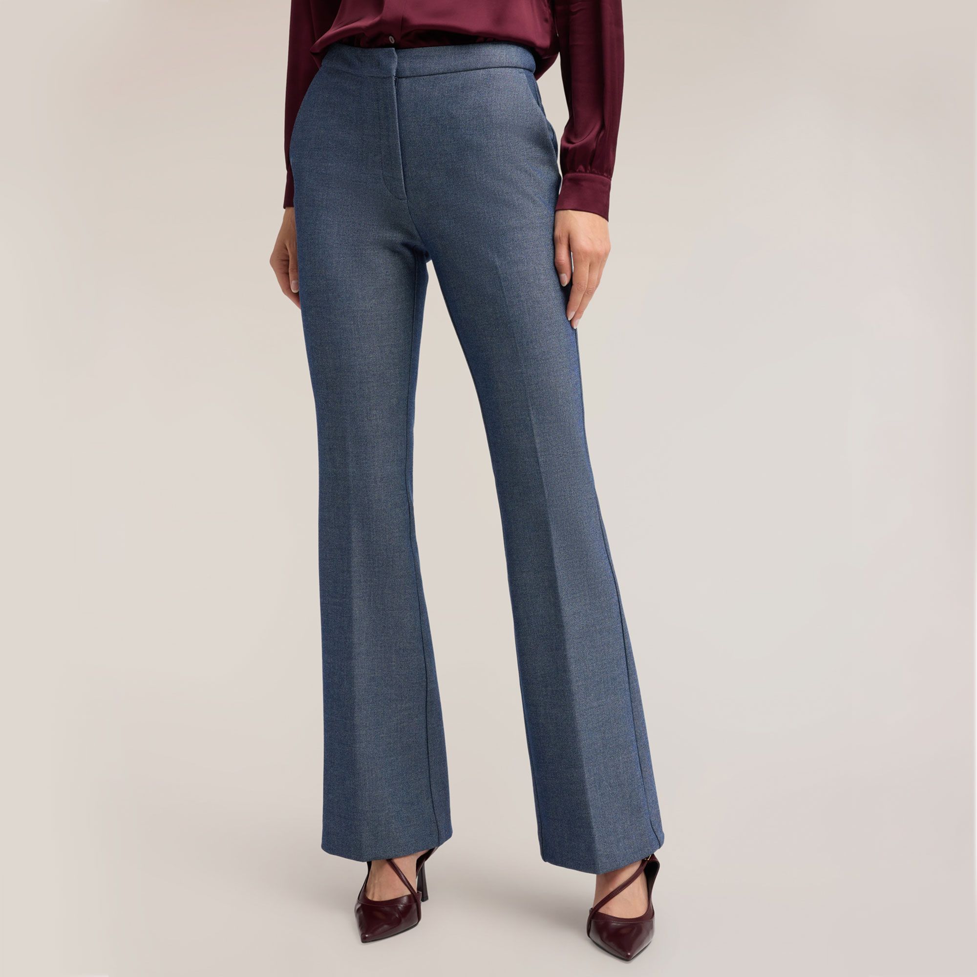 Motivi
Pantaloni bootleg
con tasche