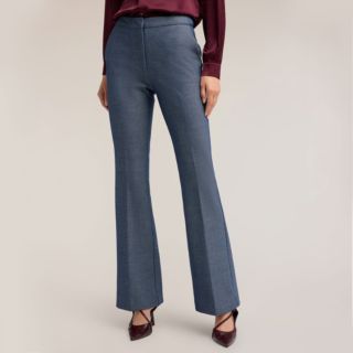 Motivi
Pantaloni bootleg
con tasche