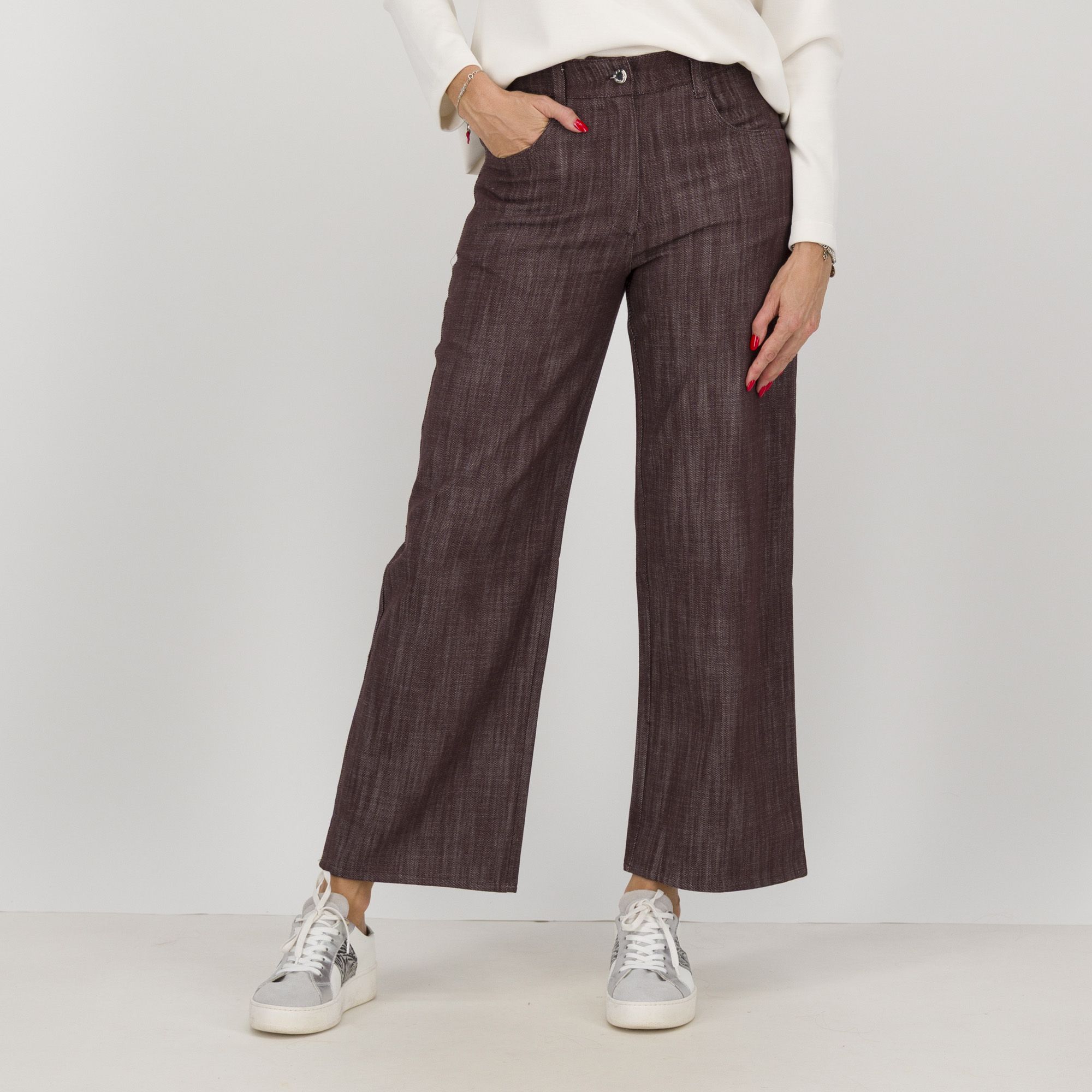 M’ama
Jeans a gamba ampia
in cotone
con 5 tasche