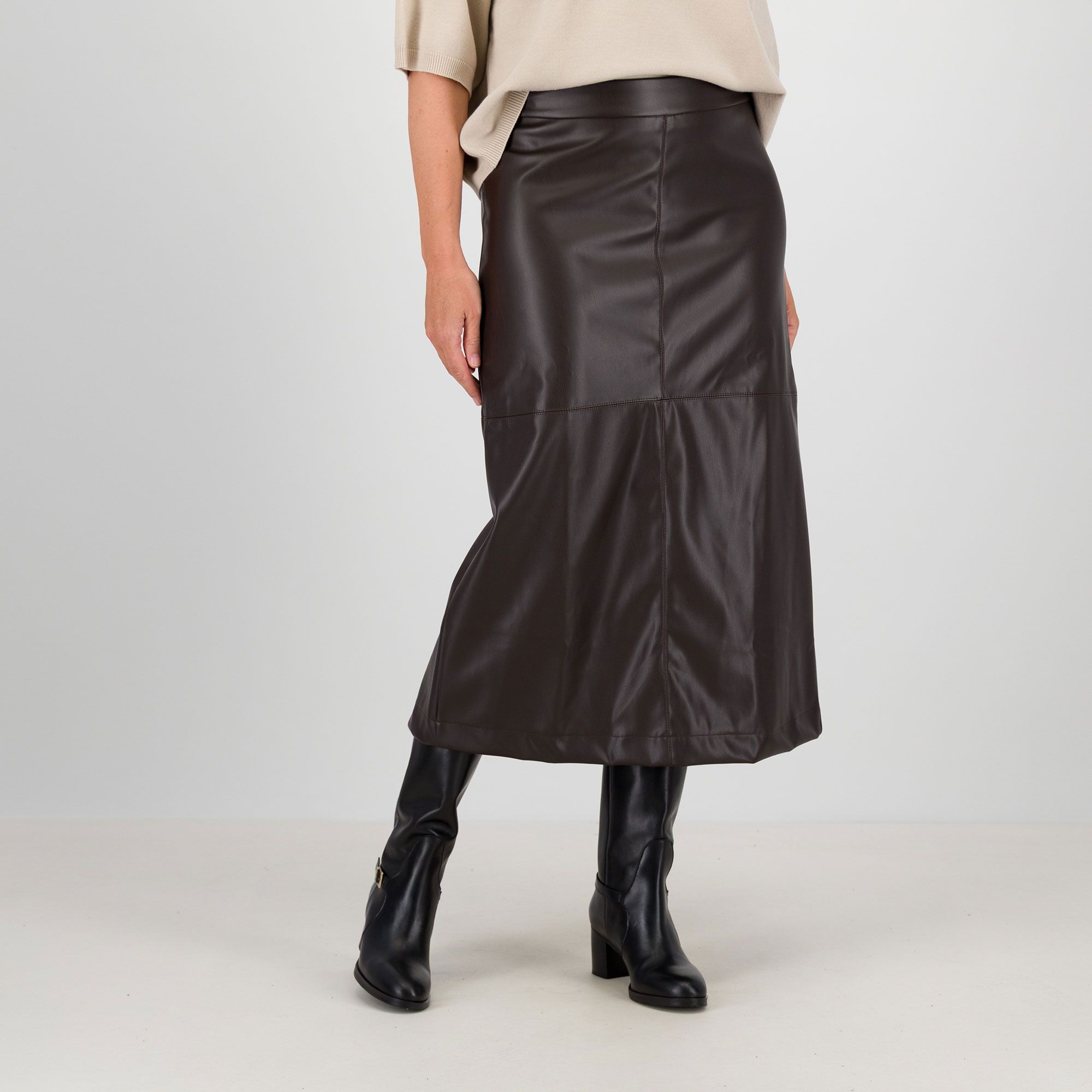 Lucrezia Sciortino
Gonna in similpelle
con elastico