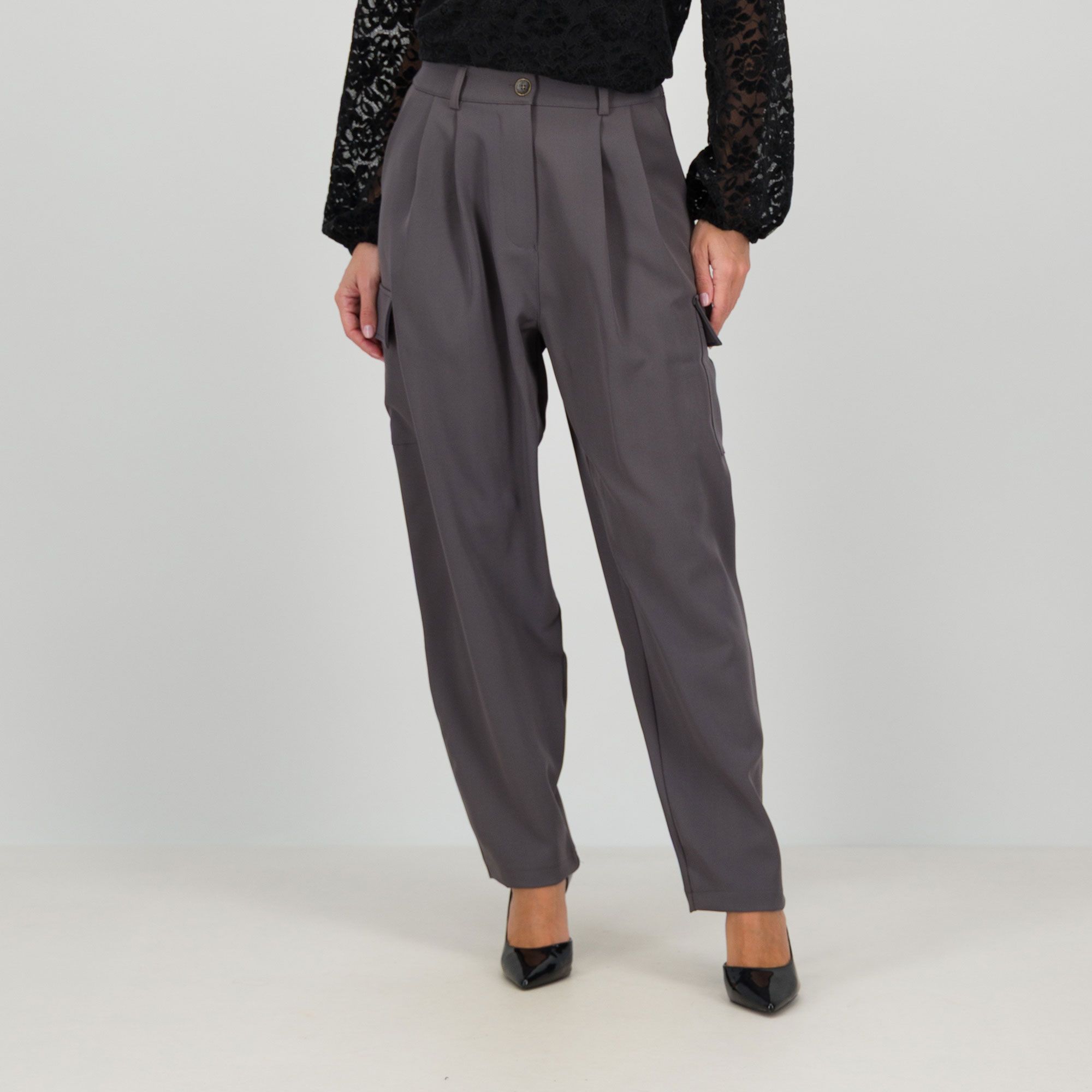Mood Atelier
Pantaloni cargo
in tessuto tecnico
vita costruita