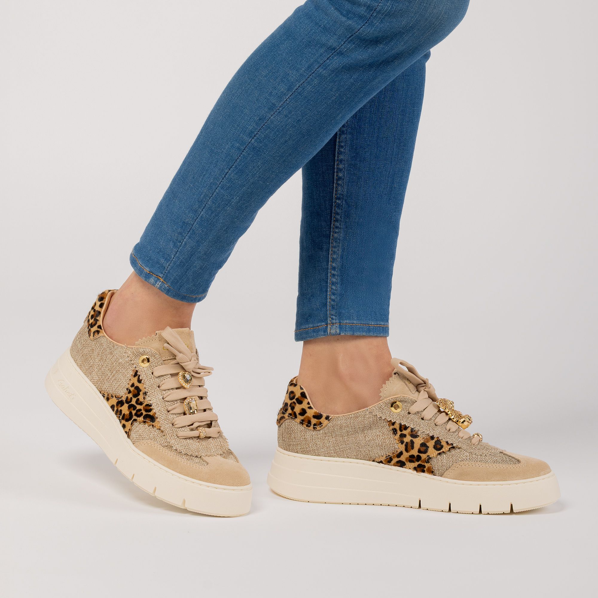 Galieti
Sneaker in pelle
con inserti e
suola 4,5 cm