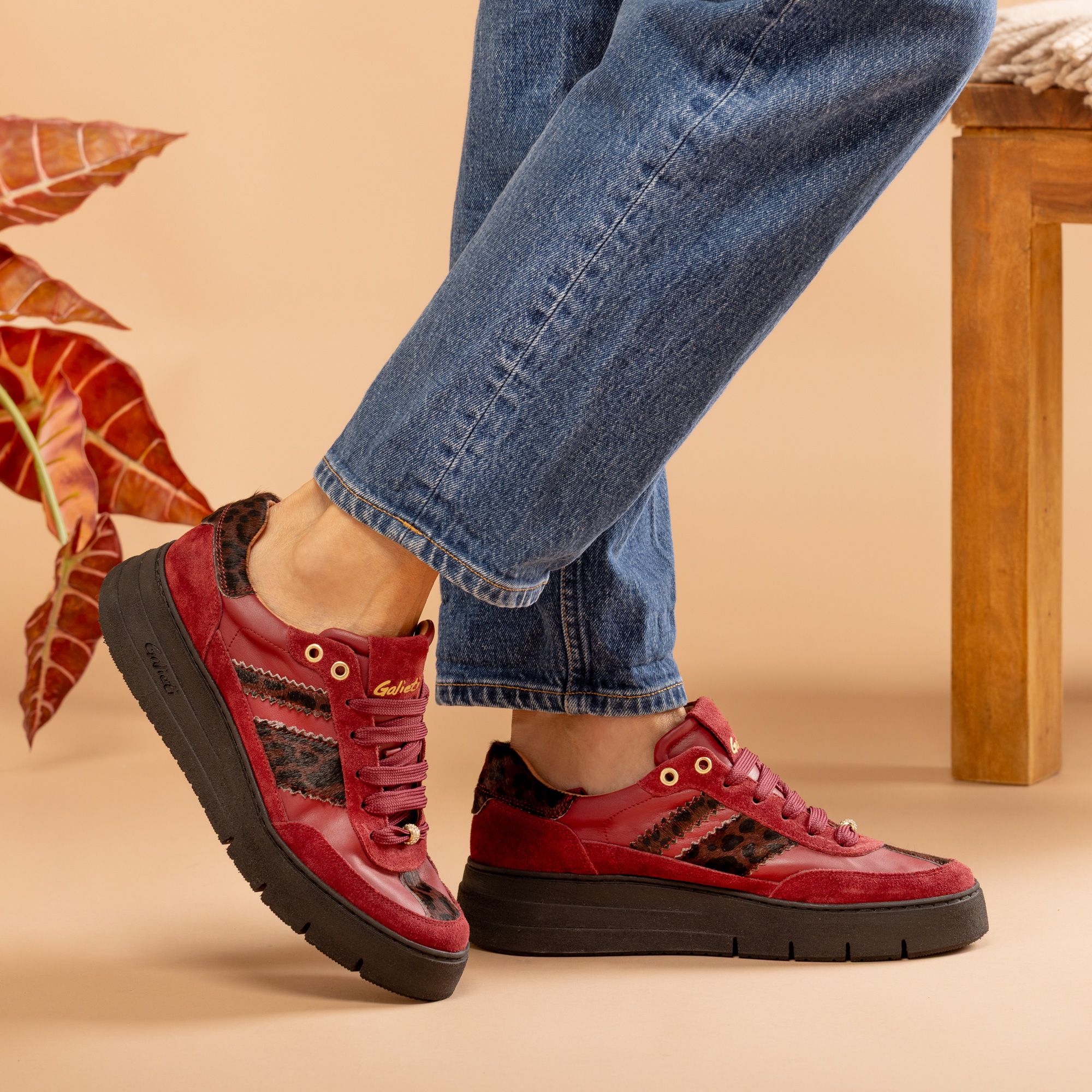 Galieti
Sneaker in pelle
inserti in cavallino
e gioiello