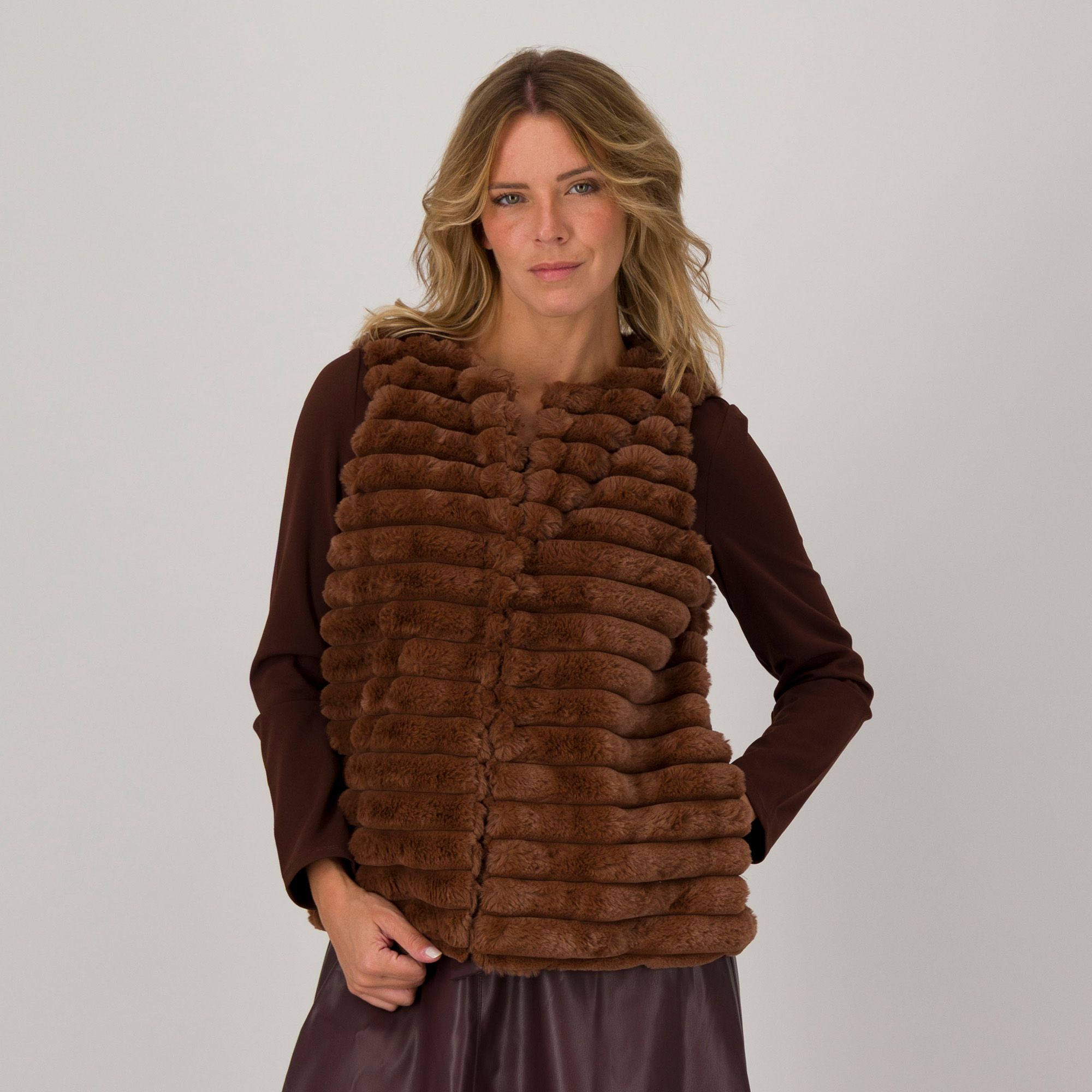 Nina Leonard
Gilet in pelo
sintetico
a righe